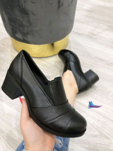 کفش پاشنه دار