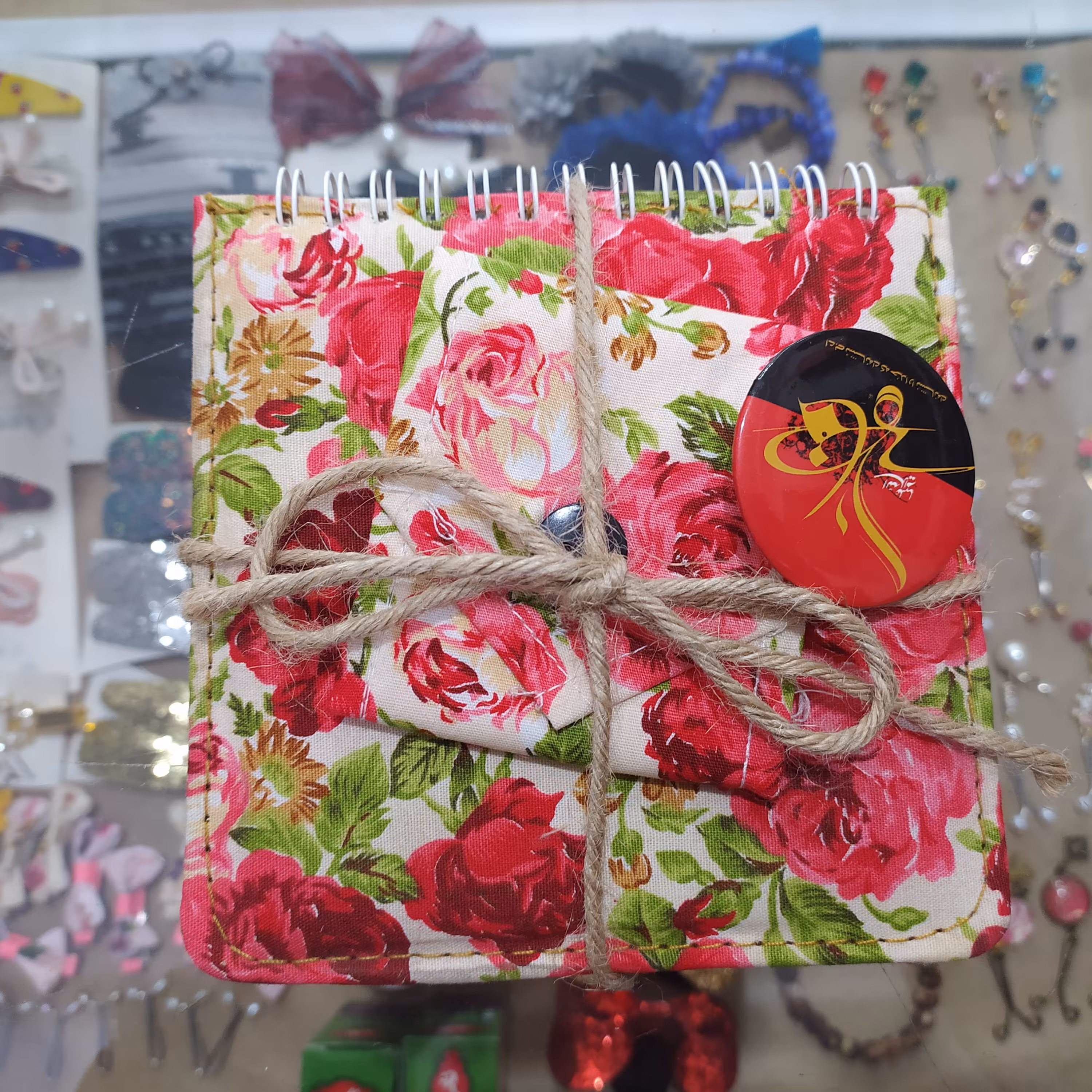 پک دفترچه یادداشت، جانماز و پیکسل گل‌گلی