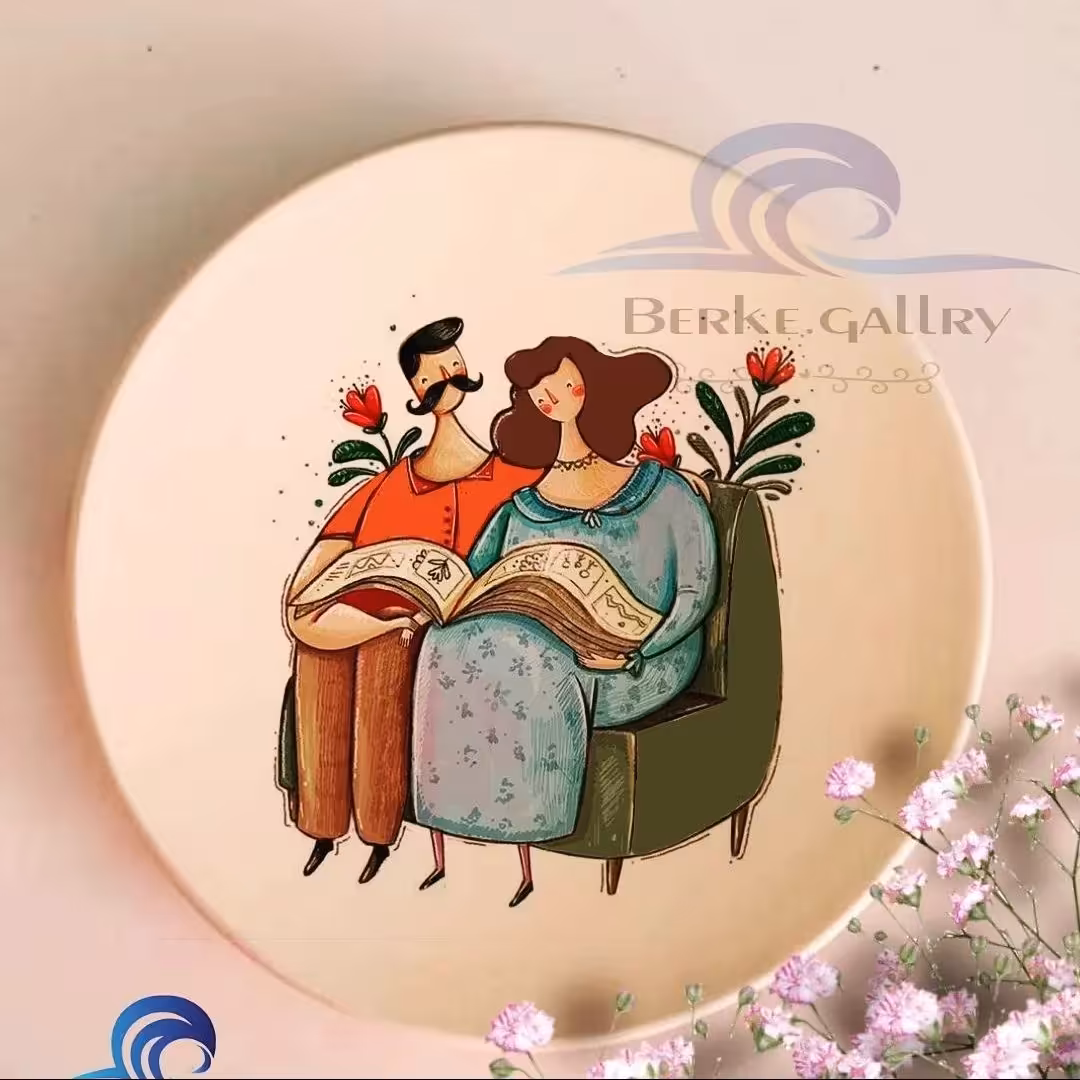 بشقاب دیوارکوب سفالی طرح عاشقانه وزیبا ابعاد 20در20
