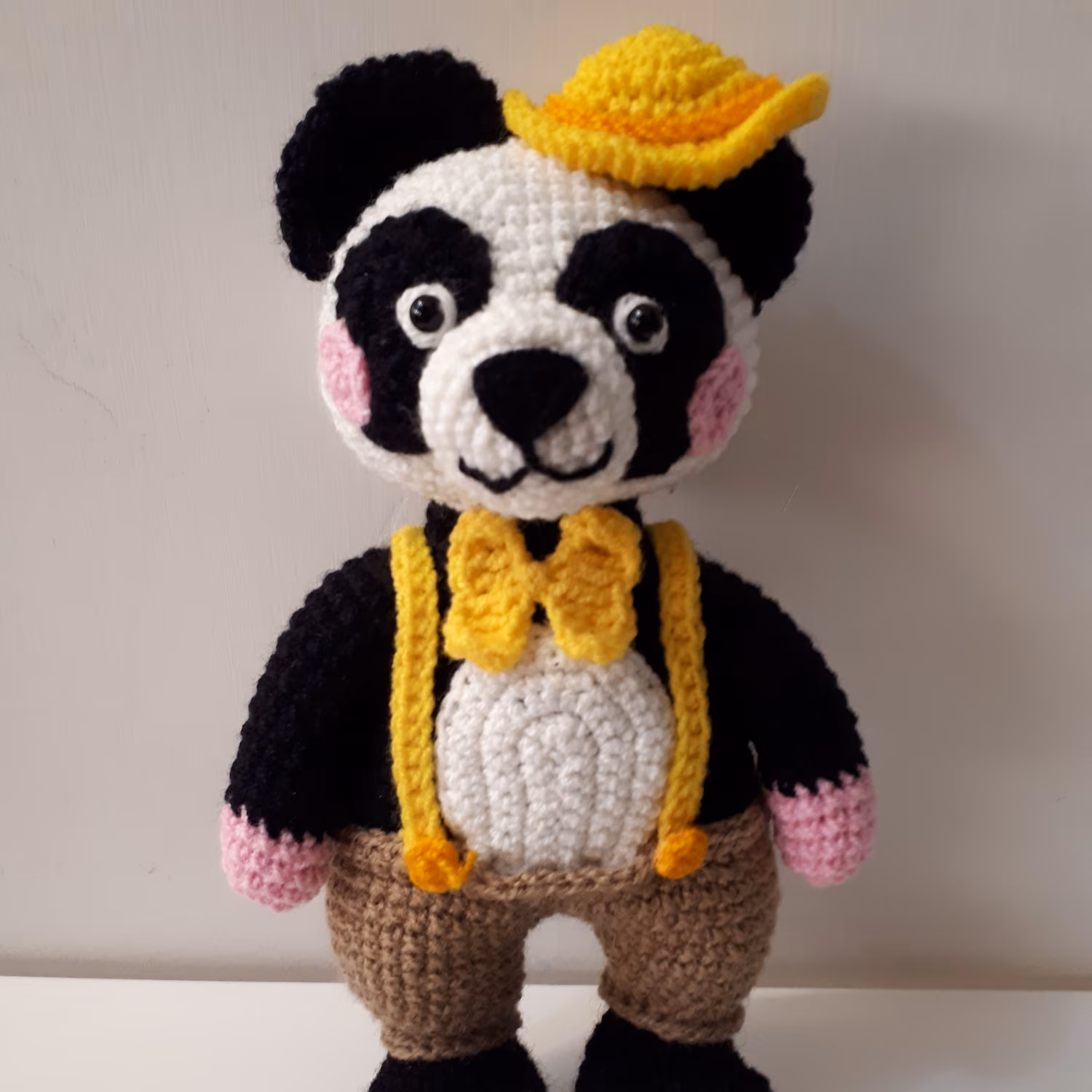 عروسک قلاب بافی پاندا شلوار به پا با 24 سانتی متر قد