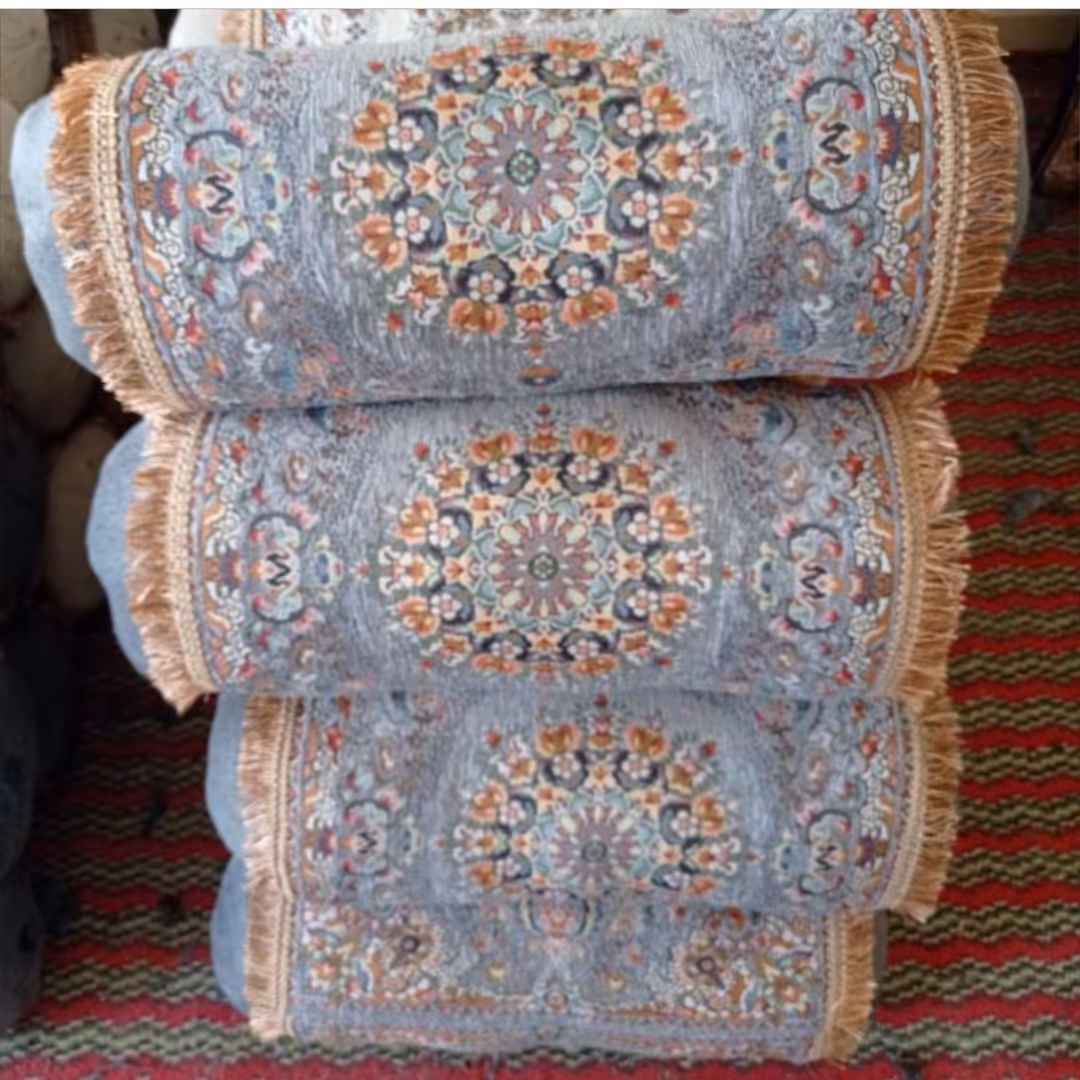 پشتی سنتی گرد لوله ای در شش رنگ طوسی کرمی زرشکی آبی سورمه ای و قهوه ای 
سایر 20 در 60
جنس مخمل شانل
قیمت برای یک عدد هست