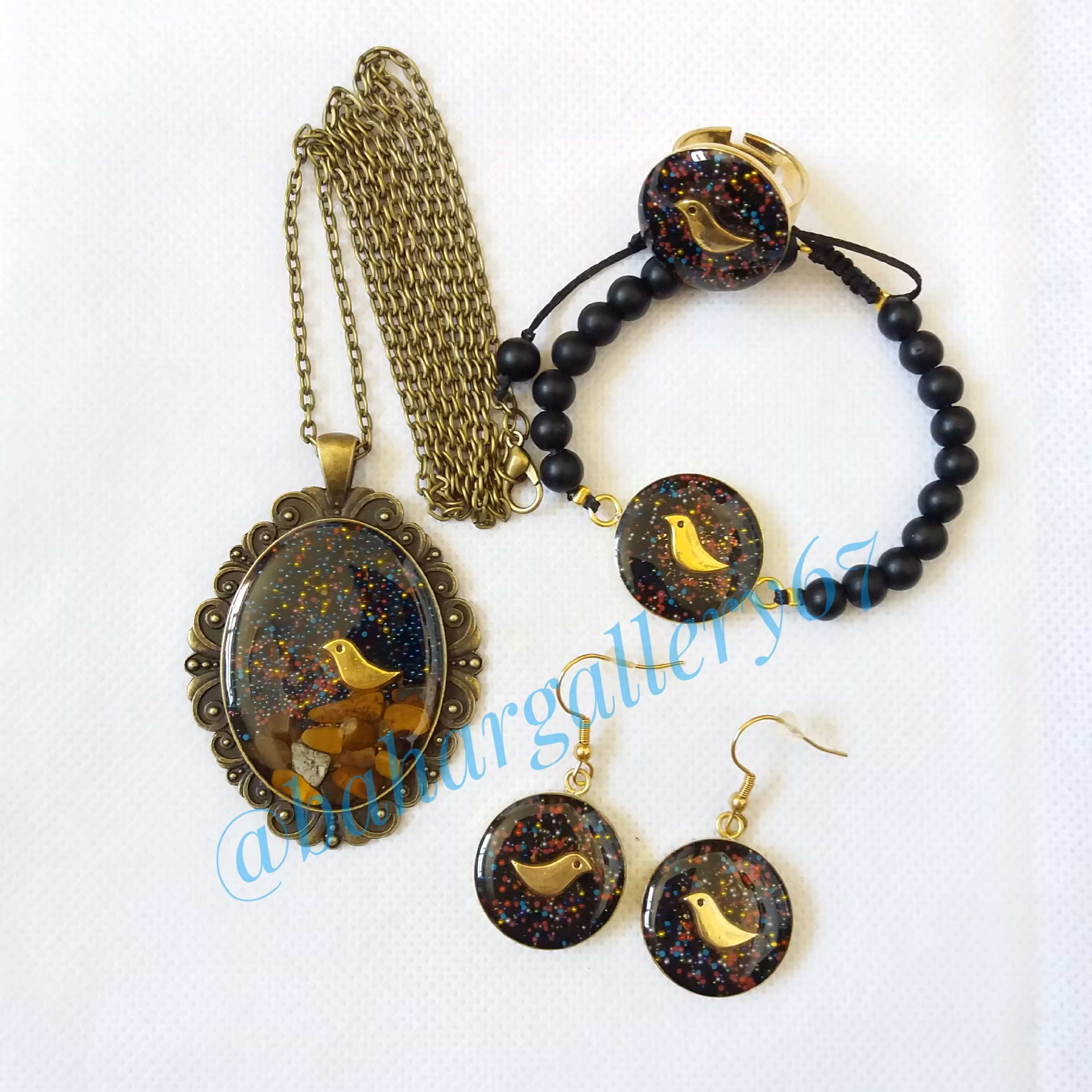 ست گردنبند و دستبند و گوشواره و انگشتر مرغ آمین با جعبه