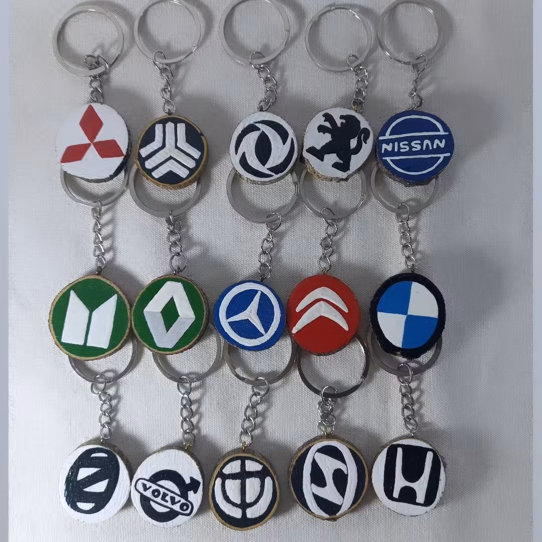 جاسوئیچی طرح برند خودروی شما