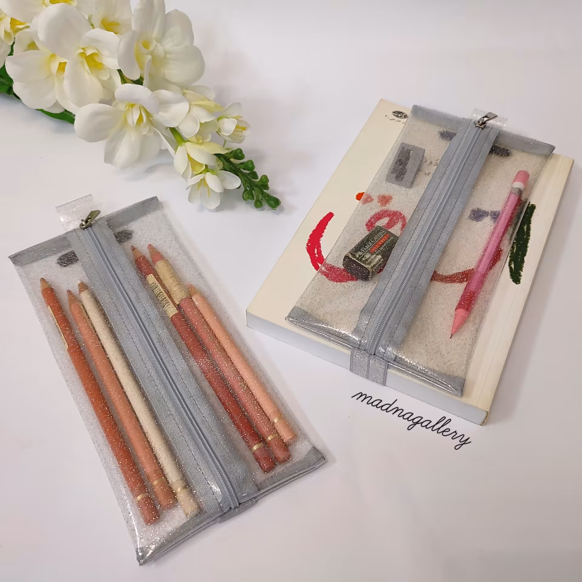 جامدادی ونشان گر کتاب کش‌دار اکلیلی نقره‌ای