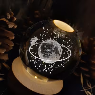 چراغ خواب مدل گوی کریستالی طرح ماه دختر