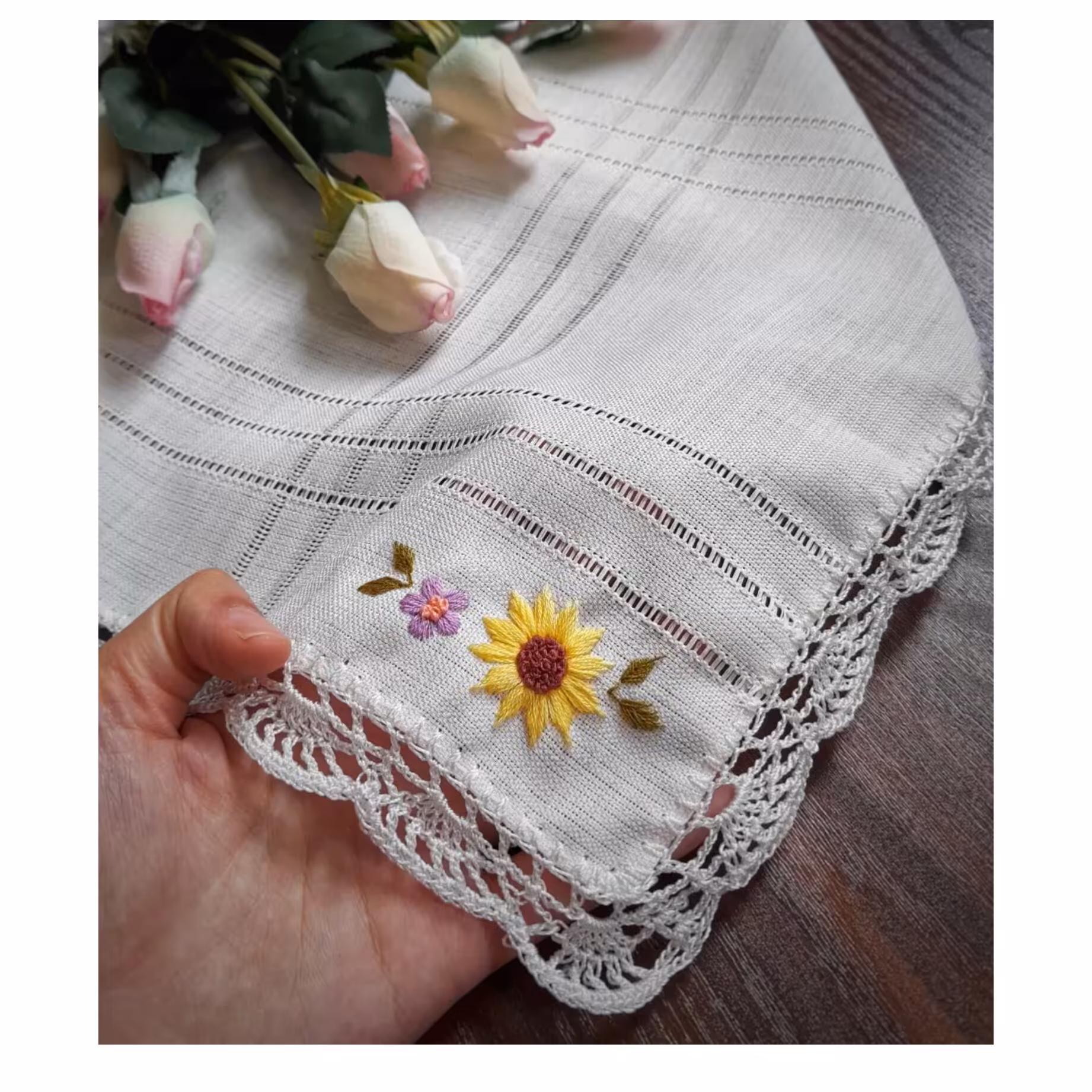 رومیزی گلدوزی 