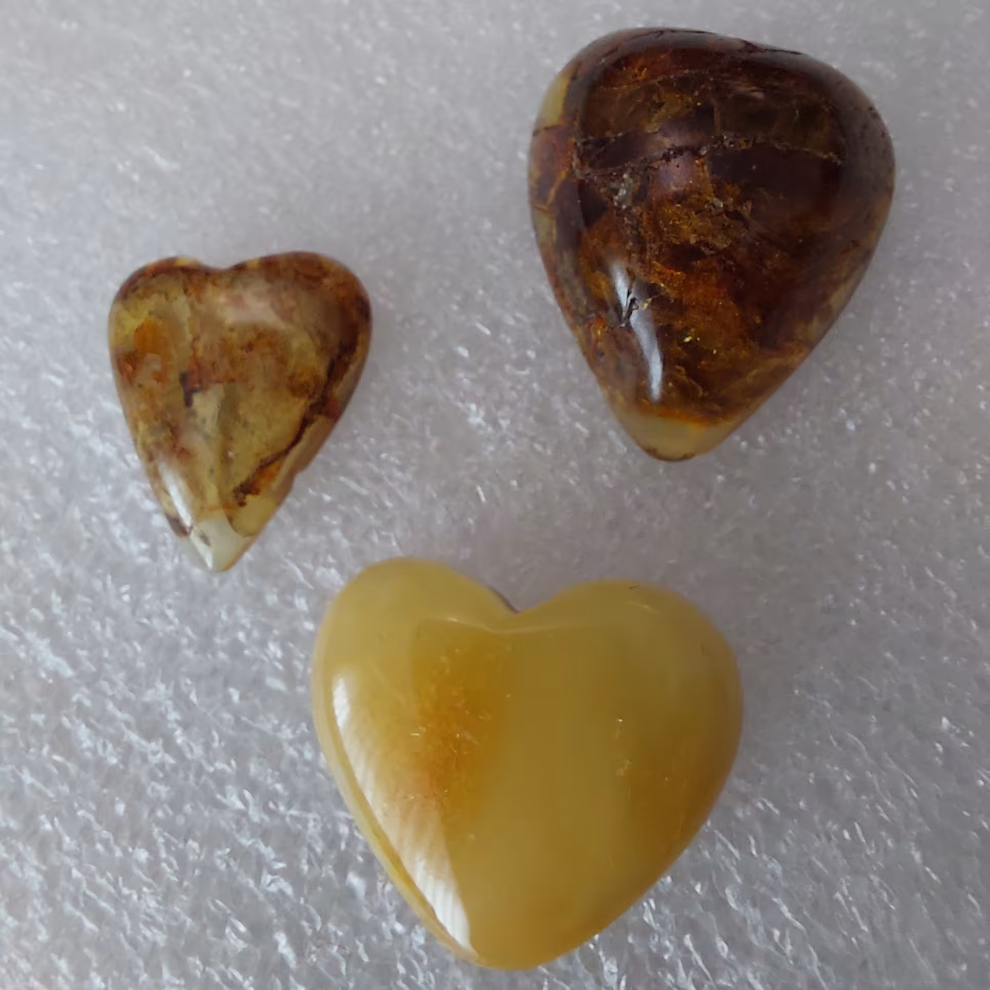 نگین های کهربای طبیعی لهستان و دومینیکن 