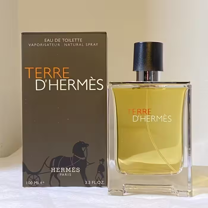 عطر  گرمی تق هرمس لوزی با پخش و ماندگاری بالا