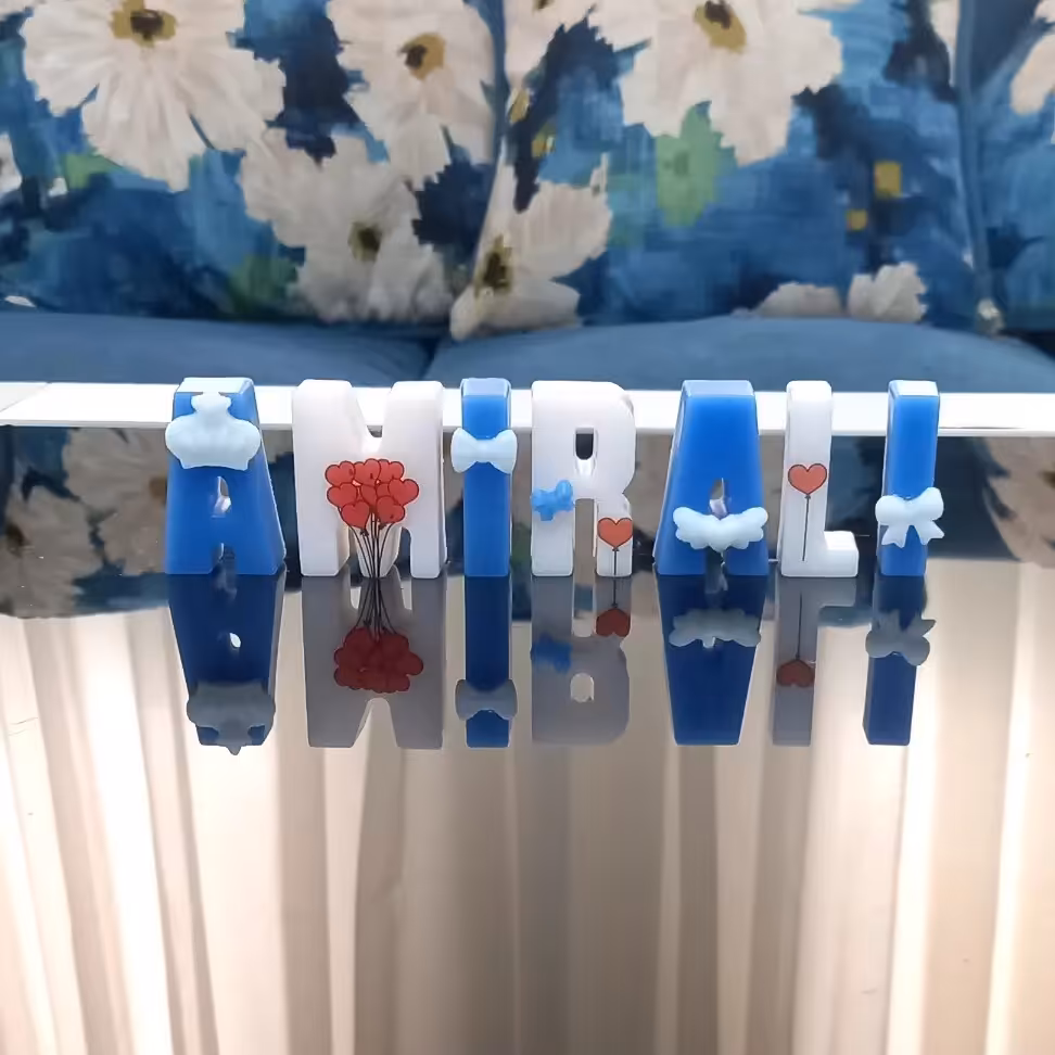 شمع اسم مناسب هدیه دادن،دکوری،تولد.در رنگ های متنوع مناسب با سلیقه شما.انواع اکلیلی،ترانسفردار،ساده