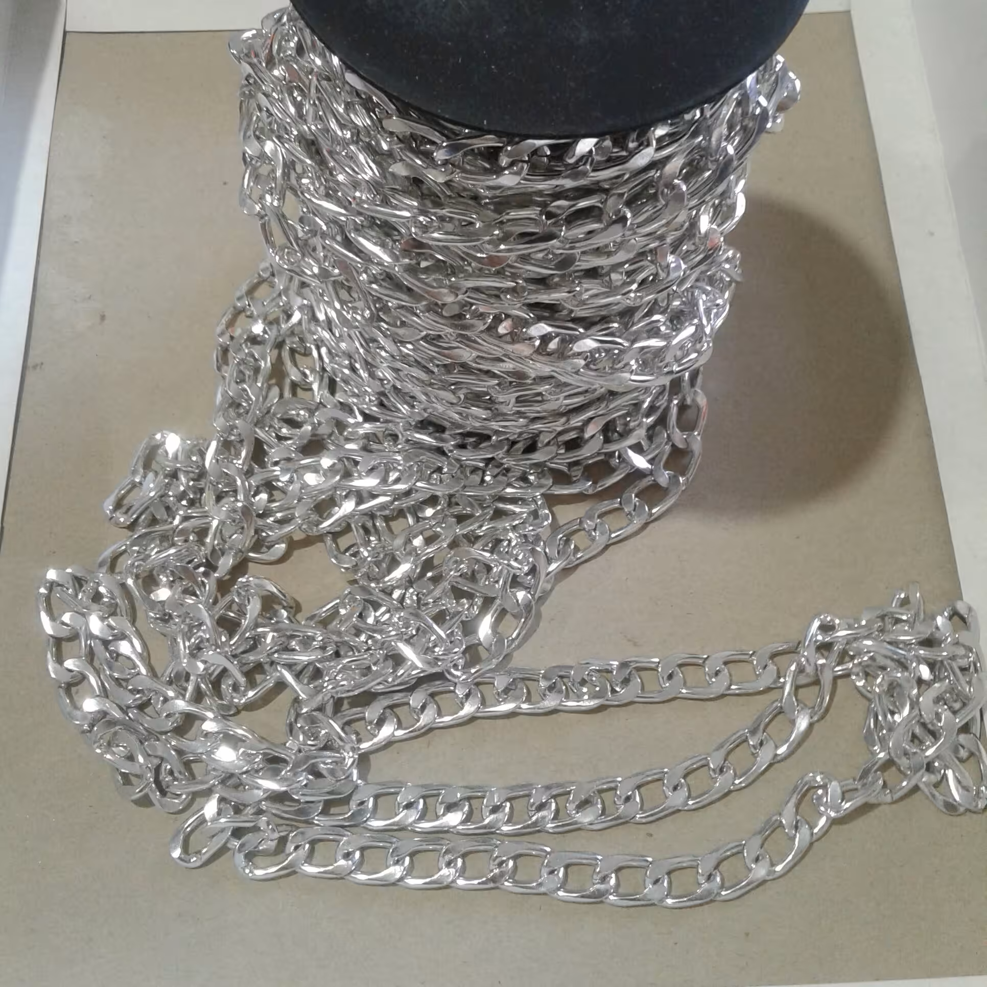 کد1065 . زنجیر کارتیر . کارتیر الومینیوم . ست زنجیر کارتیر . دستبند کارتیر . کارتیر طلایی. ارسال رایگان . بالای 800.000