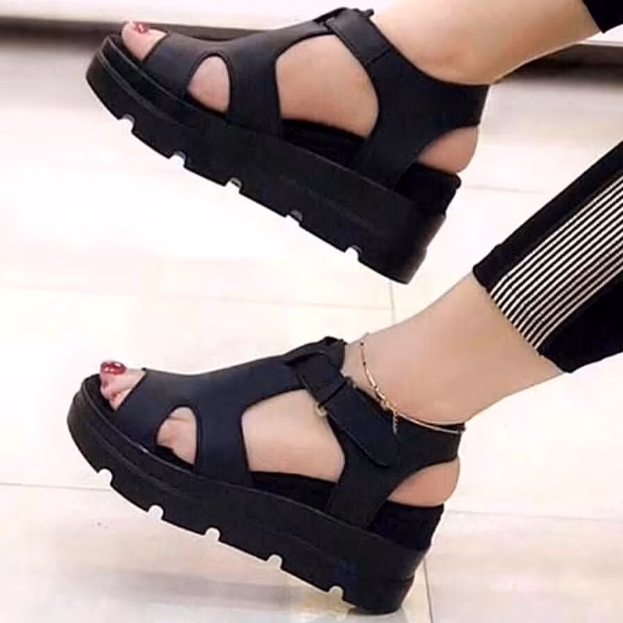 صندل جدید 
جنس رویه چرم صنعتی
زیره پیو 
بسیار سبک و طبی
کیفیت اصلی درجه یک
سایز 37 تا 40