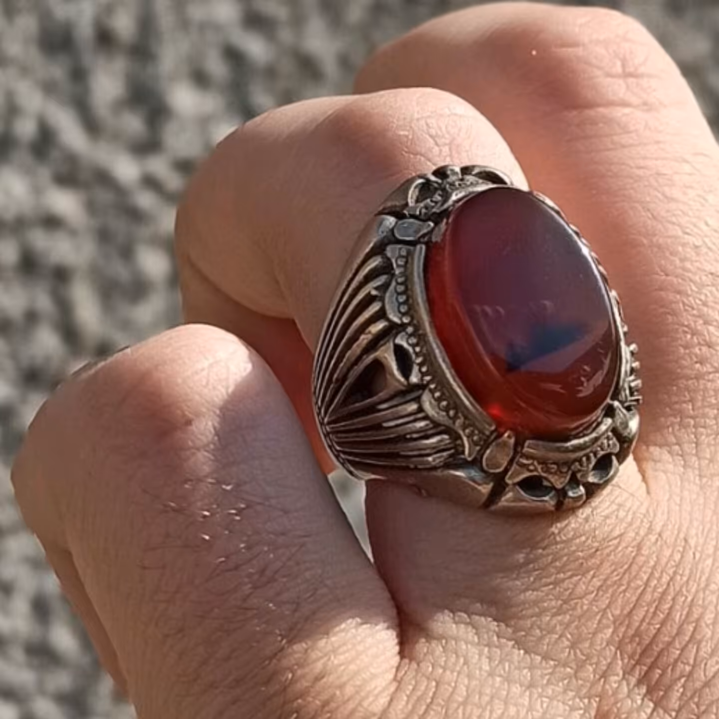 انگشتر عقیق یمنی سرخ  اصل معدنی زیبا 