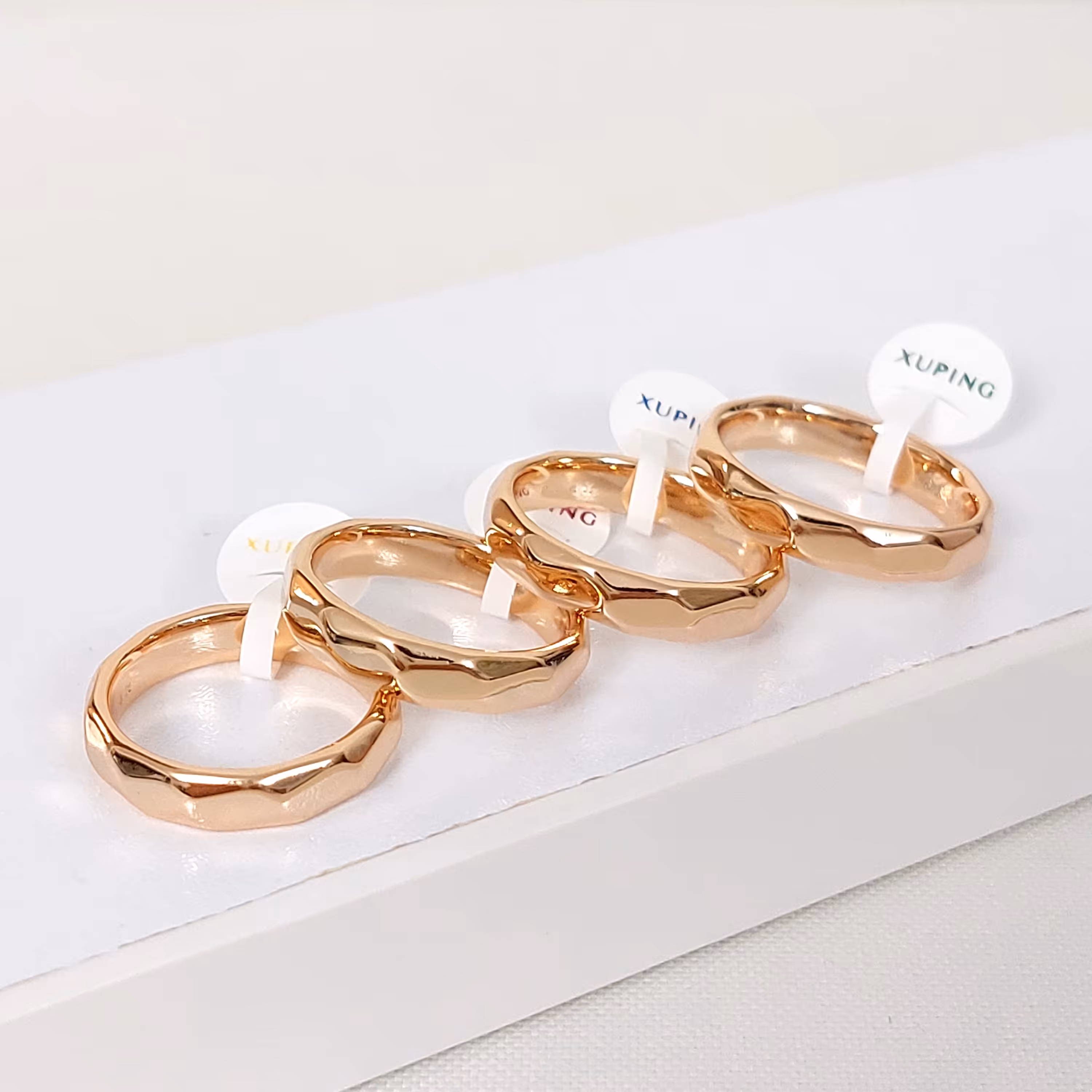 انگشتر ژوپینگ چند وجهی  با آبکاری طلا و  رنگ ثابت و ضد حساسیت 