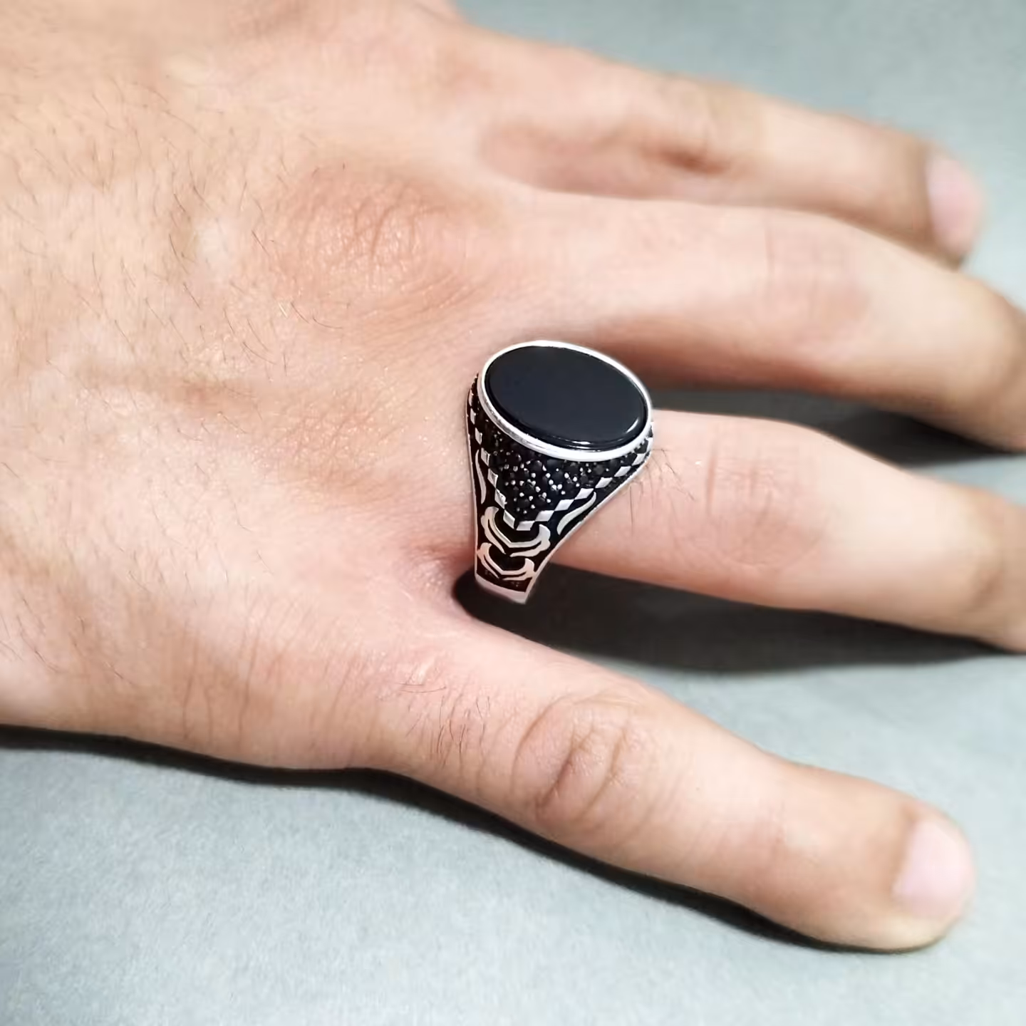 انگشتر اسپرت 
سنگ عقیق مشکی  
نقره 925 محصول کشور ترکیه  