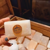 صابون سنگ نمک ( لایه بردار  . اسکراب پوست . ماسک صورت )