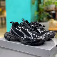 کتانی معروف بالنسیاگا BALENCIAGA