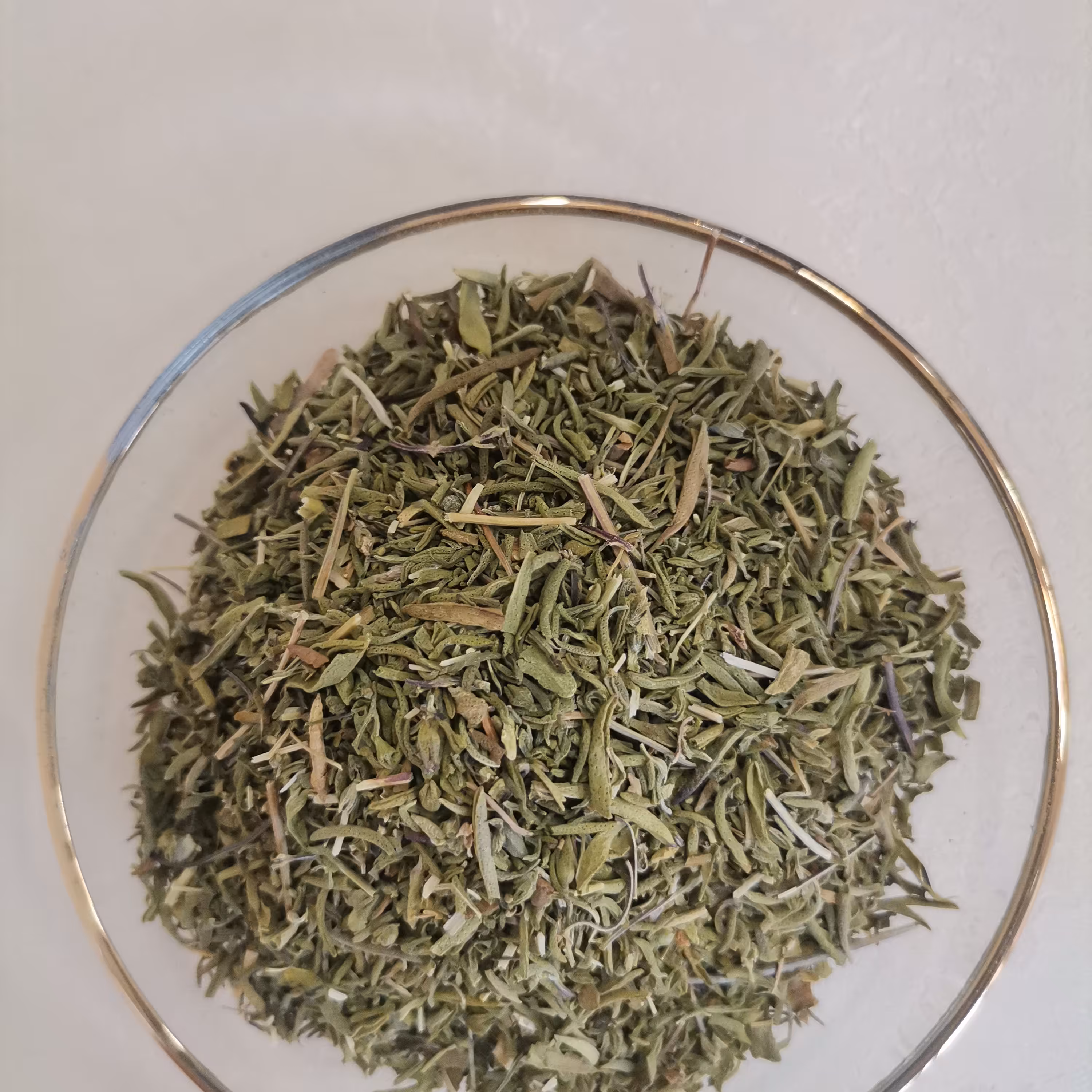 مرزه خشک خانه ادویه در بسته بندی های100 گرمی  تمیز  و بهداشتی 