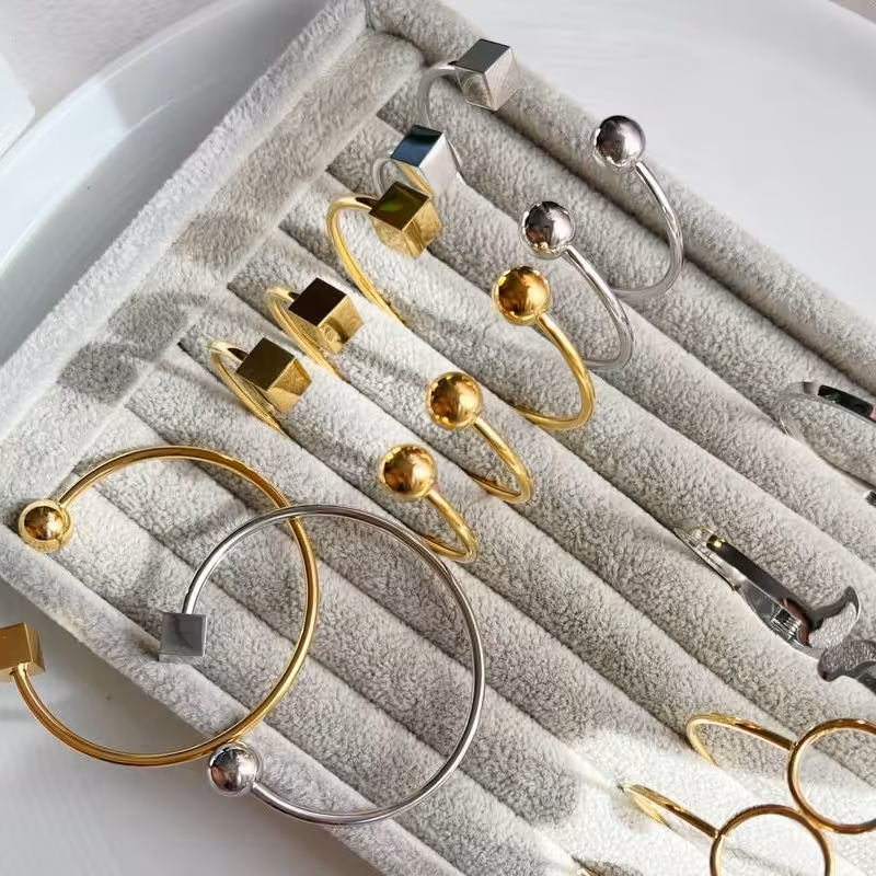 دستبند های بنگل خفن رنگ ثابت در دو رنگ جذاب