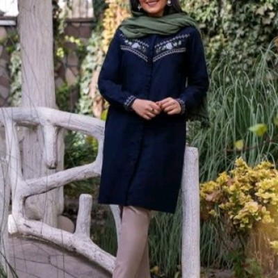 مانتو سرمه ای گلدوزی شده دکمه دار مدل وینا
