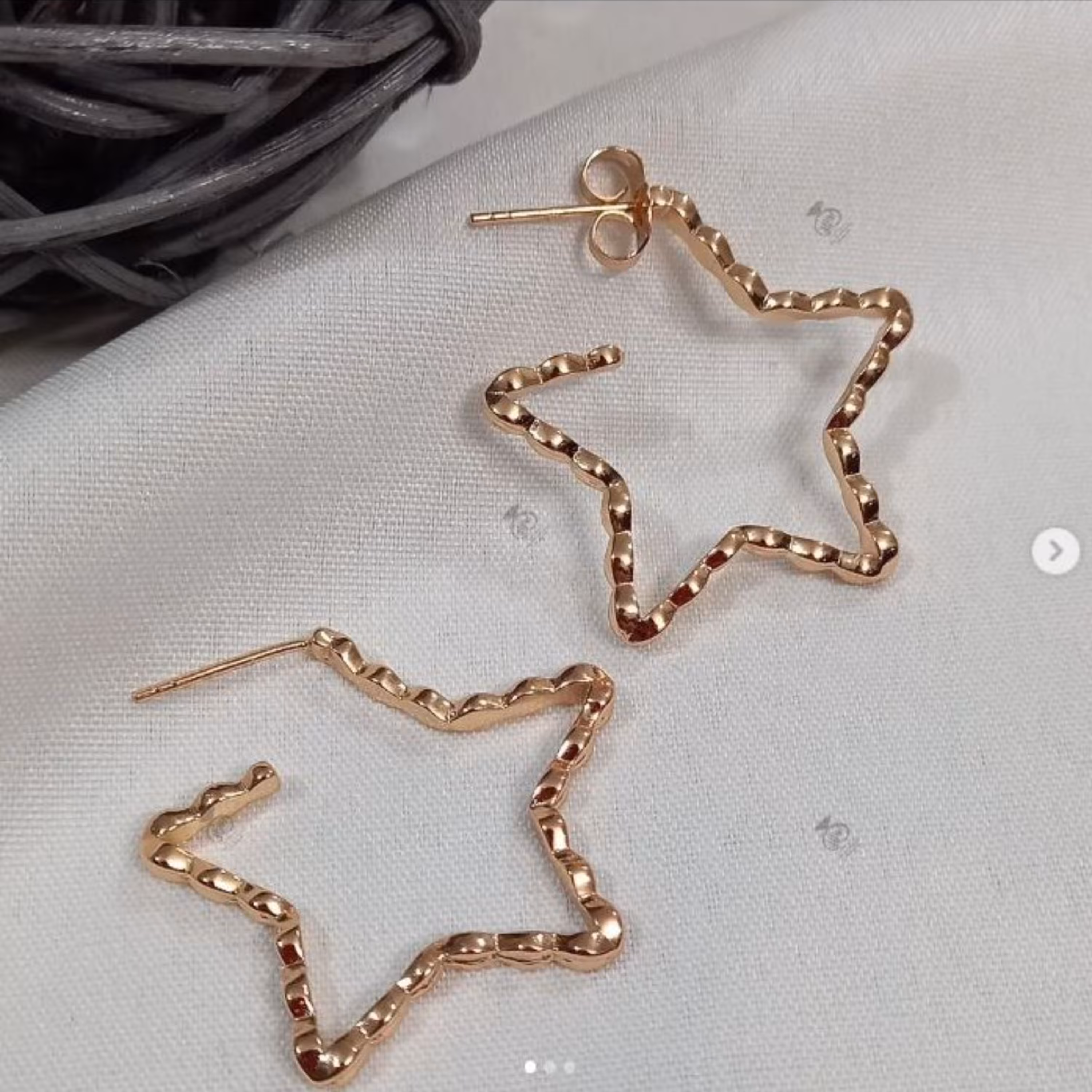 گوشواره طرح طلا و رنگ ثابت برند ژوپینگ مدل ستاره