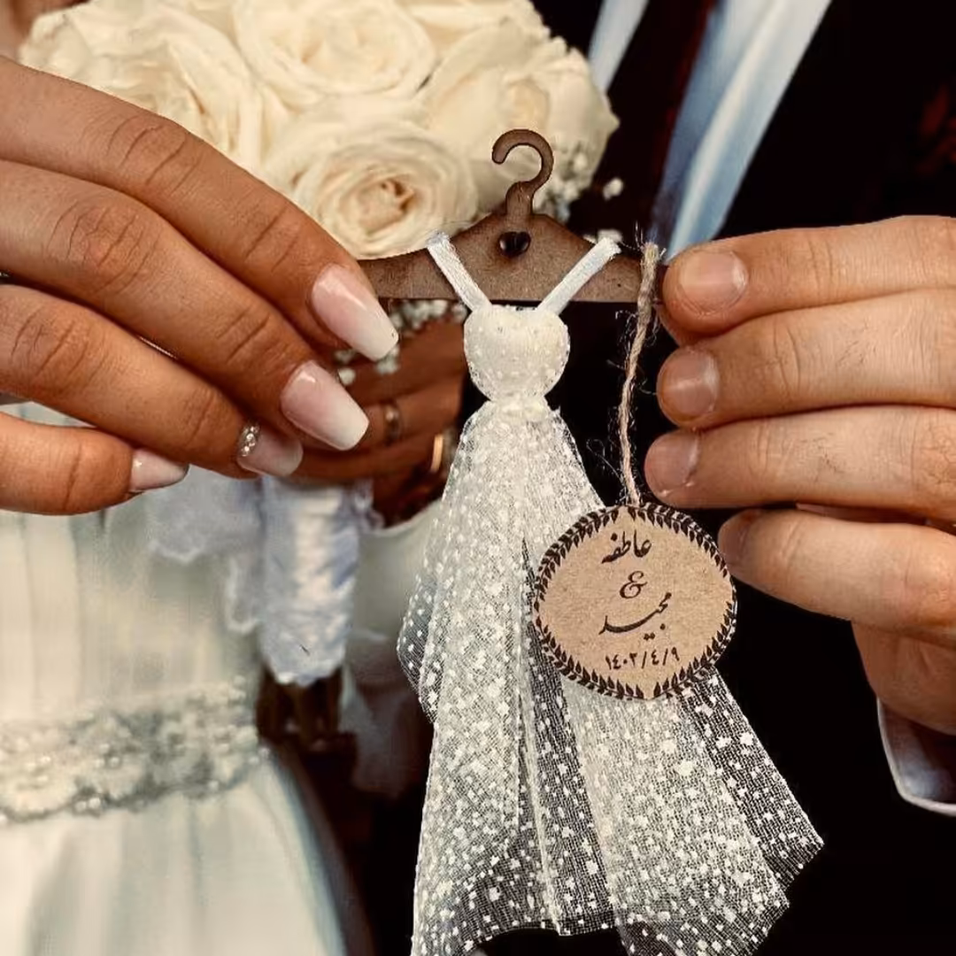 گیفت عقد و عروسی لباس عروس