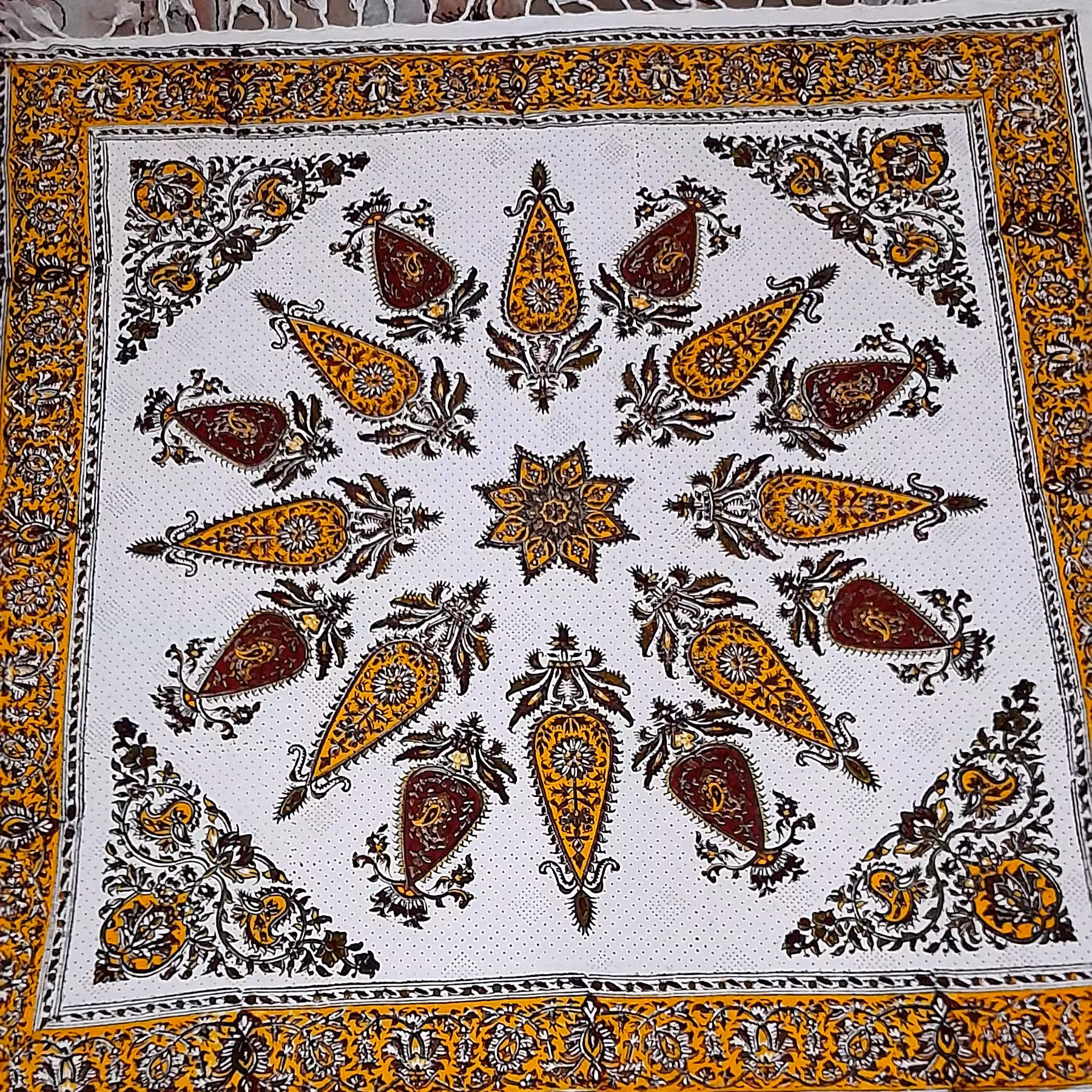 سفره ورومیزی قلمکاری سنتی زرد رنگ (جدید)