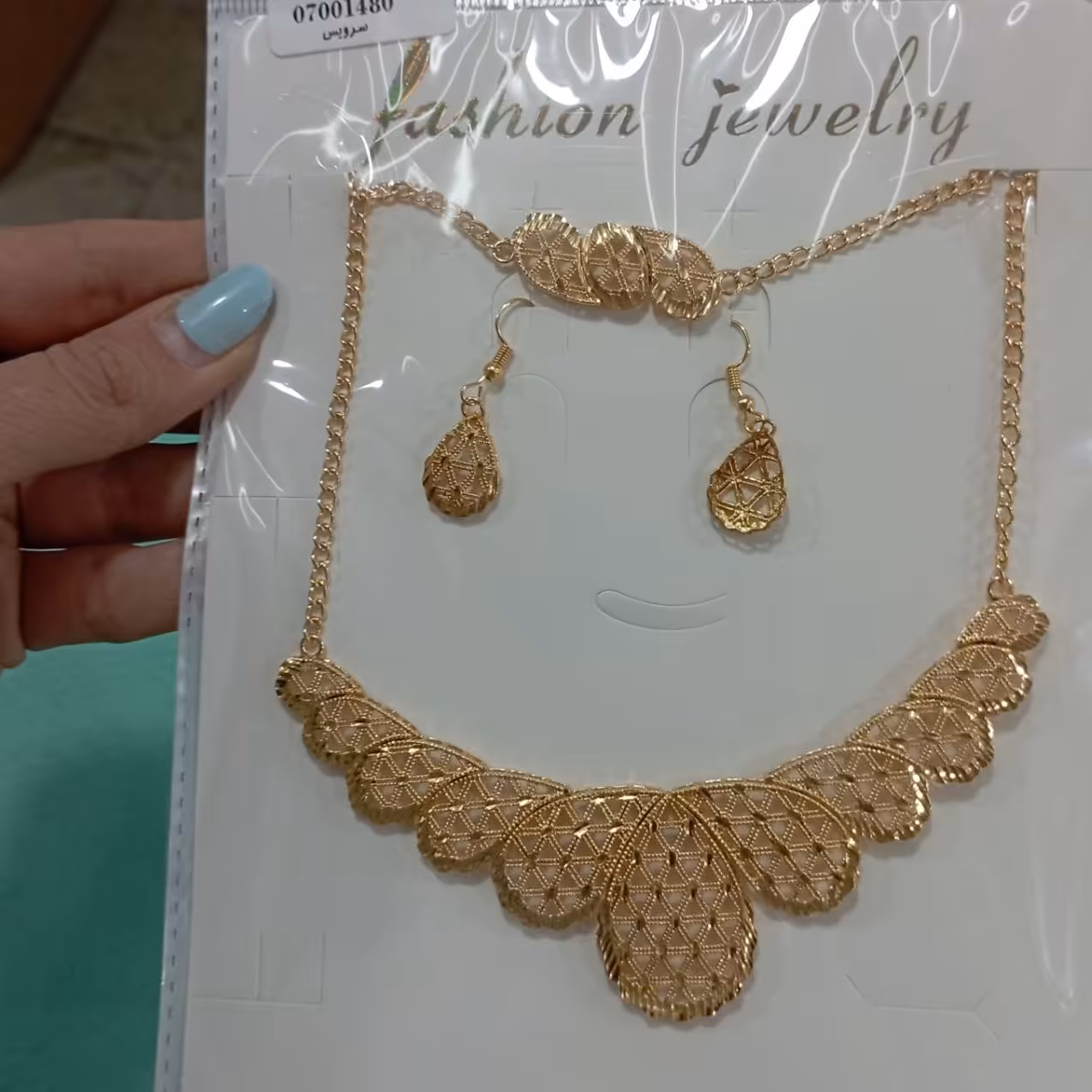 سرویس گردنبند و گوشواره و دستبند 