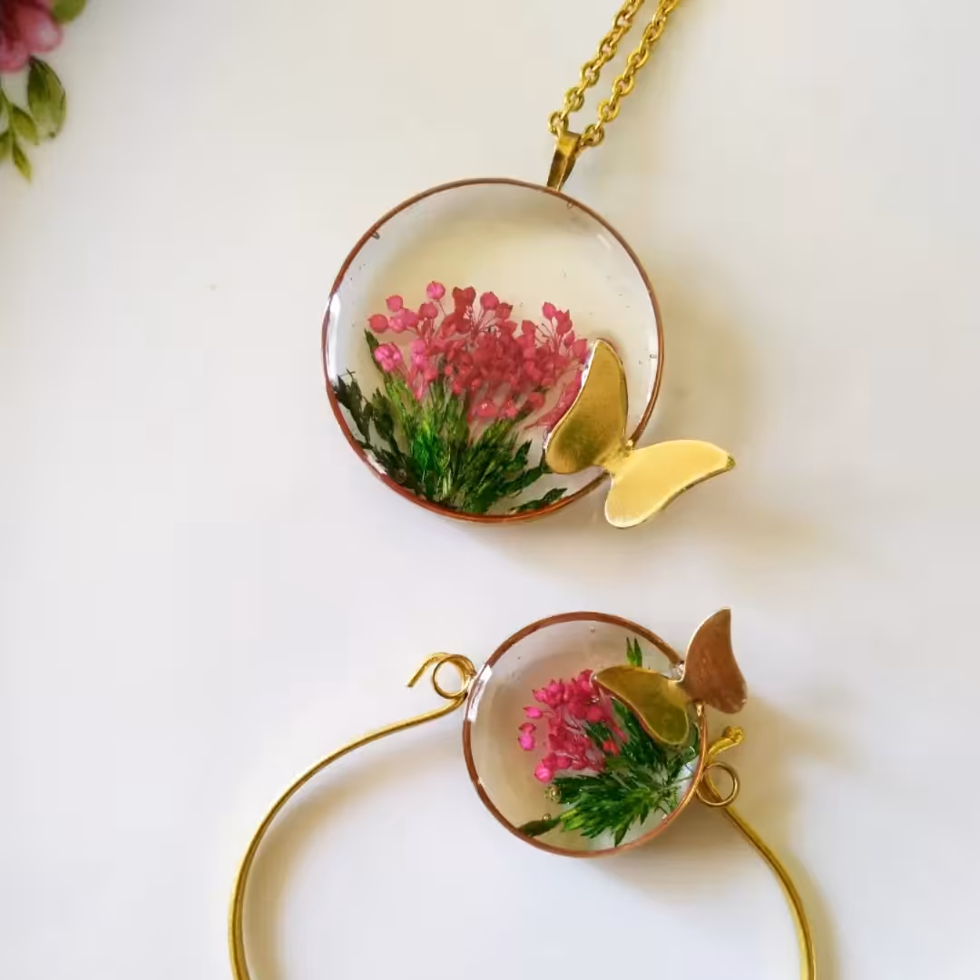 زیورآلات رزینی گردنبند و دستبند 