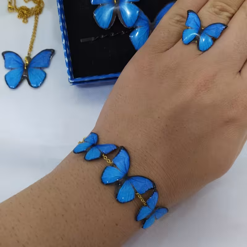 دستبند ابی طرح پنج پروانه 