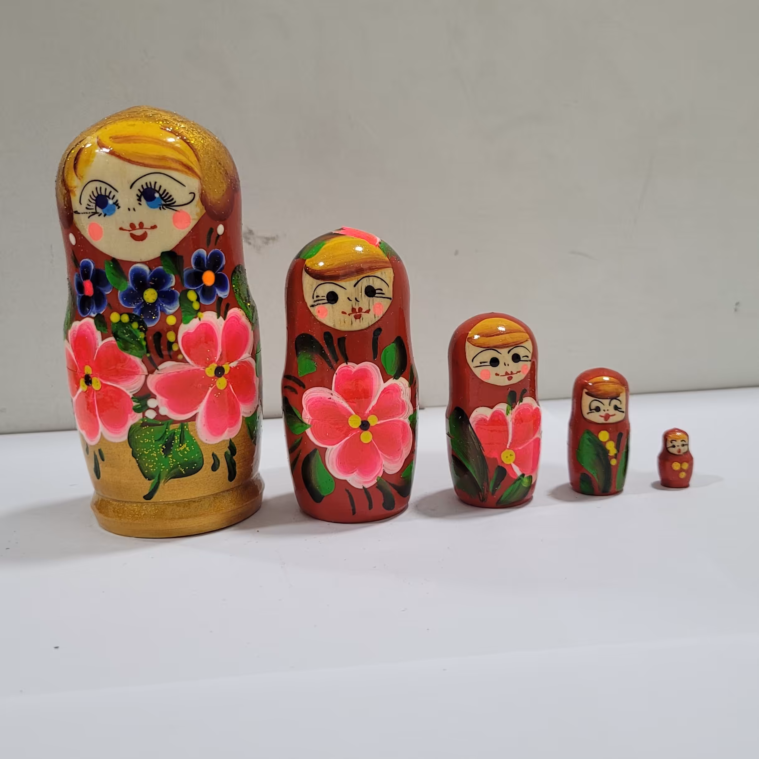 عروسک چوبی ساخت روسیه ماتروشکای روسی 5 تکه 11 سانتی