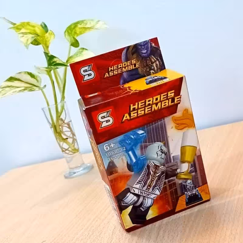 لگو مینی فیگور قهرمانی با تجهیزات مخصوص
