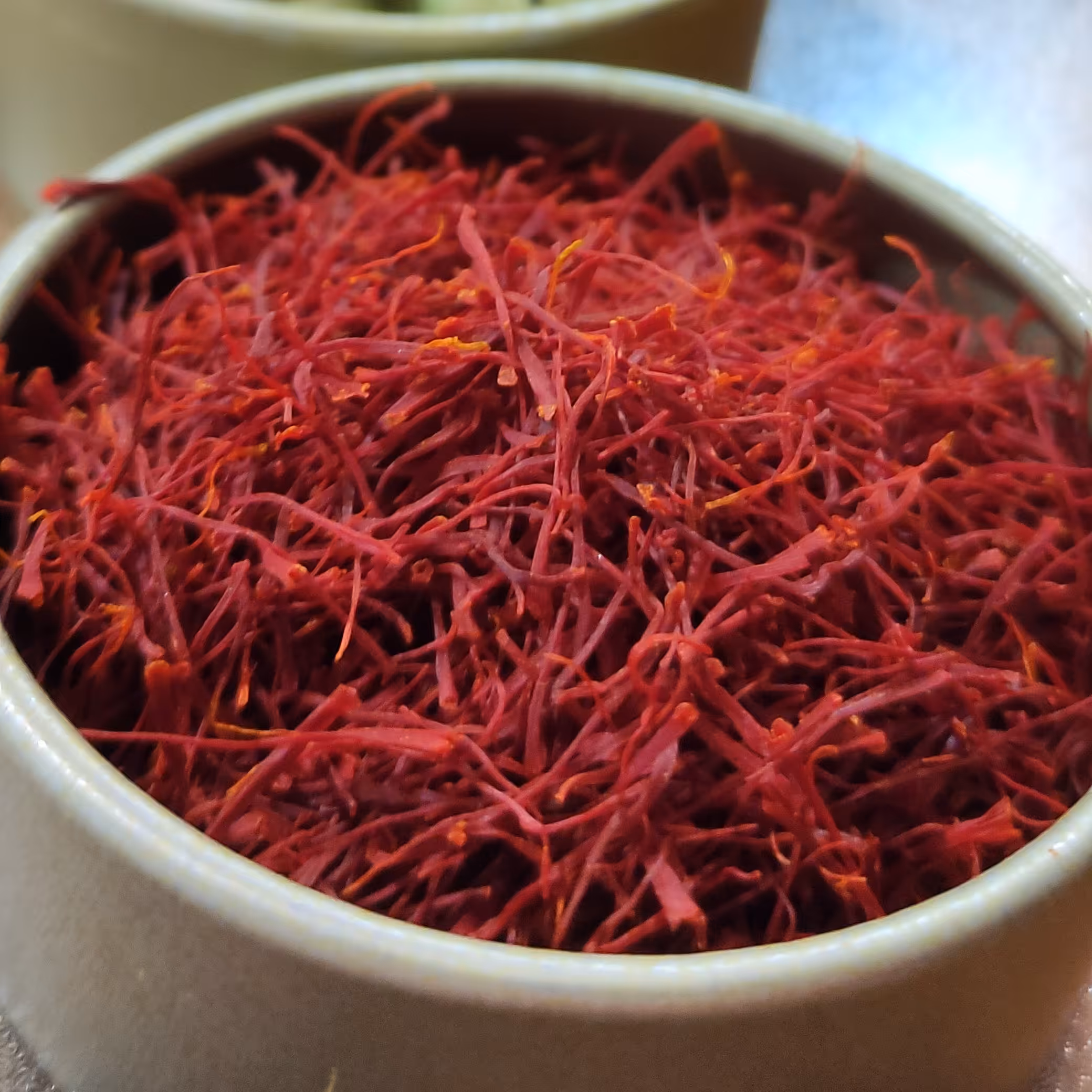 زعفران نگین پرسی صادراتی (یک مثقالی)با بسته بندی بسیار عالی