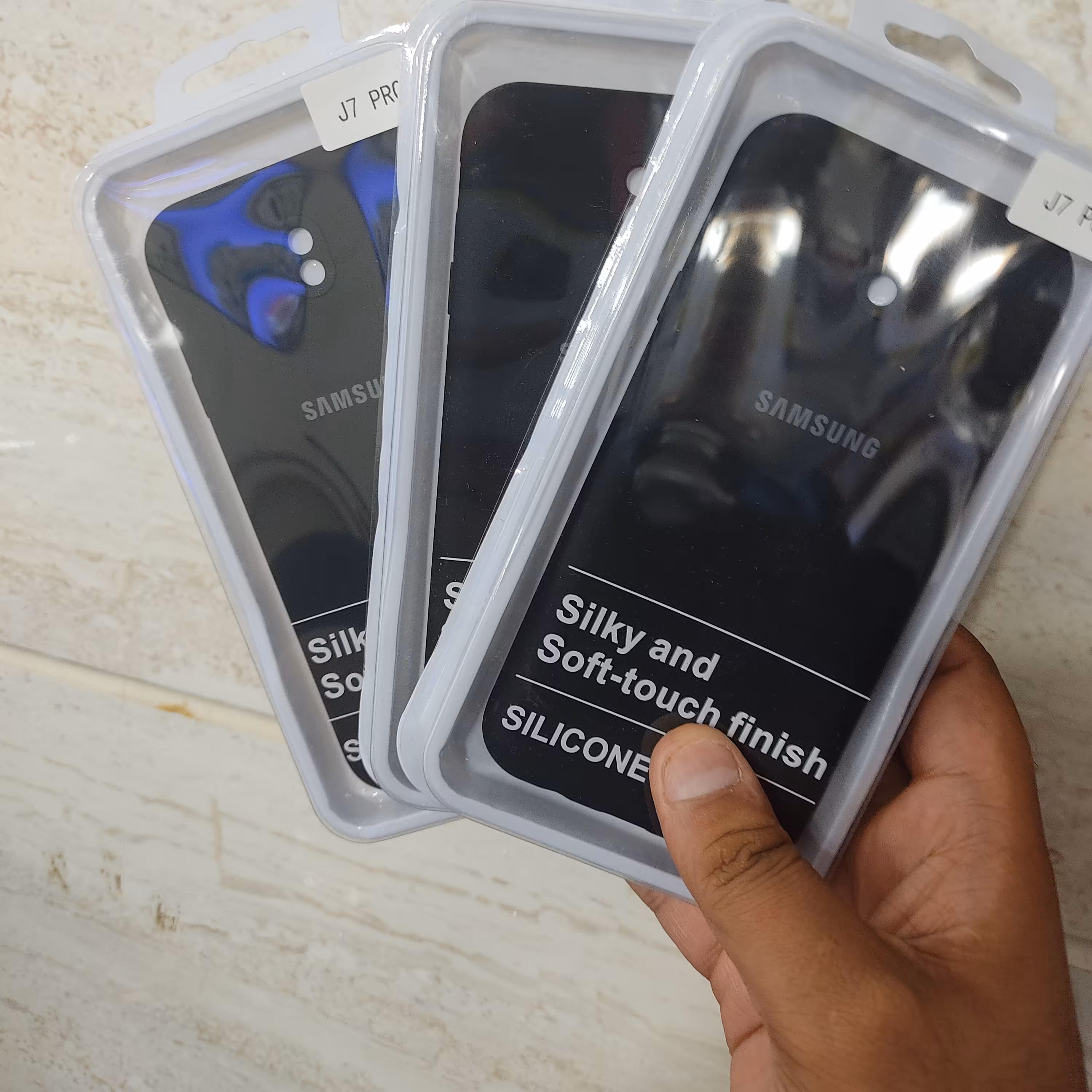 گارد سیلیکونی J7 PRO یک