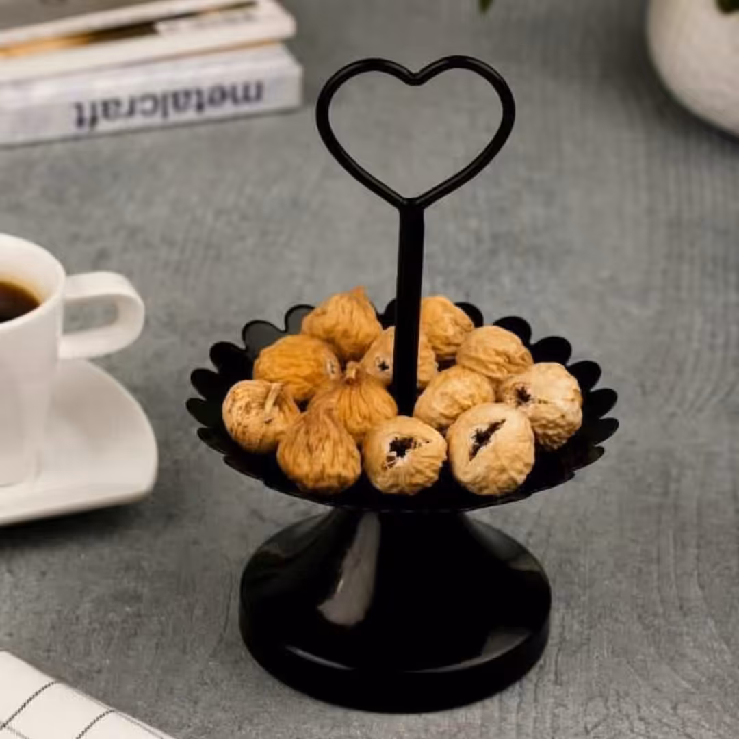 خرما خوری قلبی نقل خوری