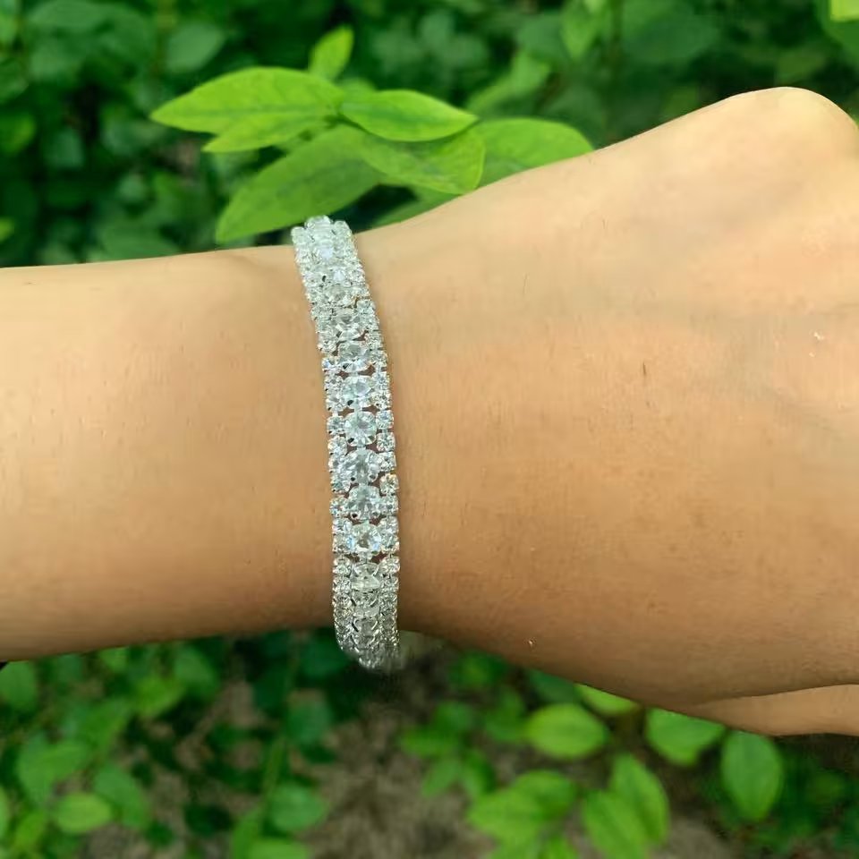 دستبند نگین دار  زنانه رنگ ثابت (ارسال رایگان)