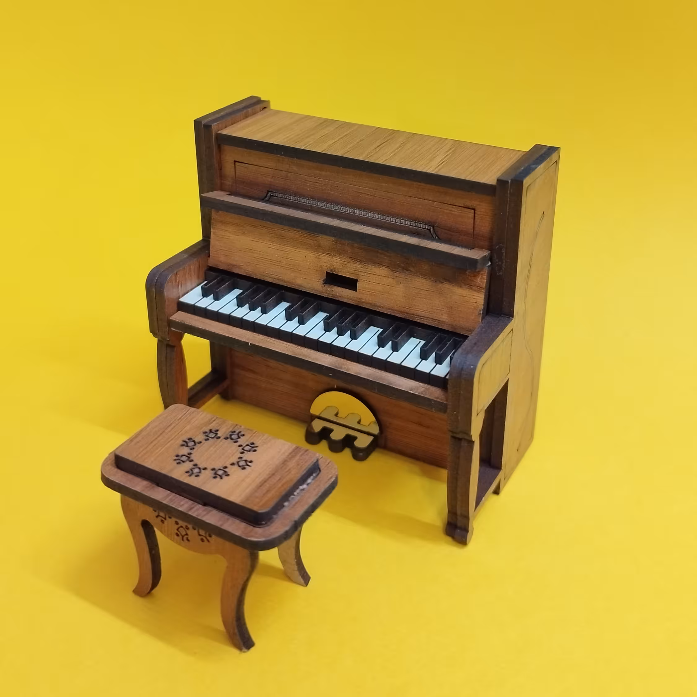 پیانو دکوری دیواری چوبی