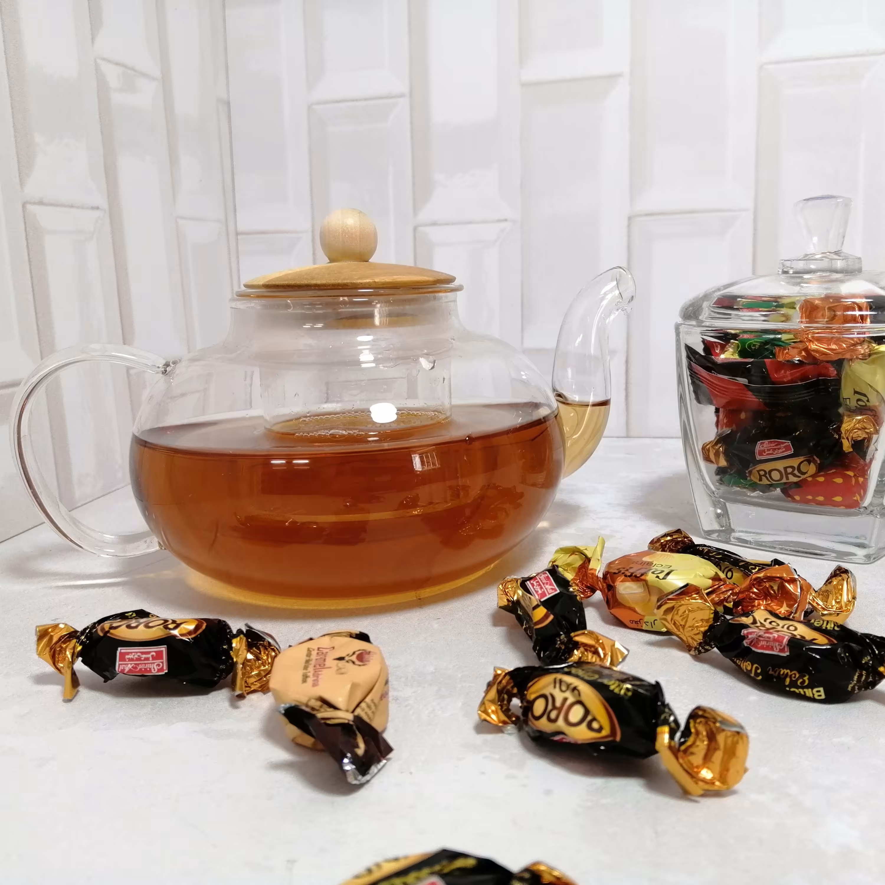 قوری پیرکس 600سی سی درب چوبی دارای جعبه کادوئی تهیه شده از بهترین موادپذیرایی