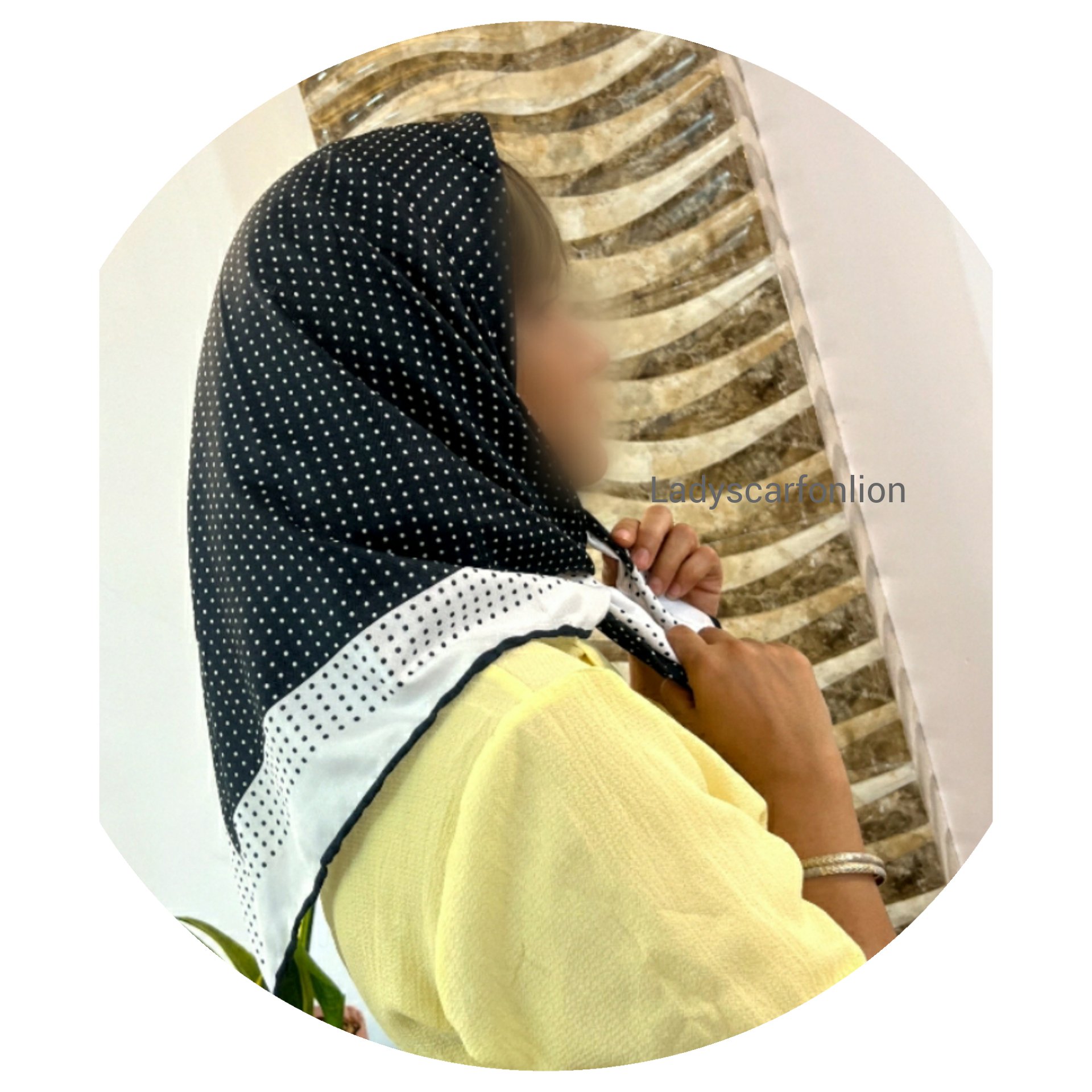 مینی اسکارف خال خالی
