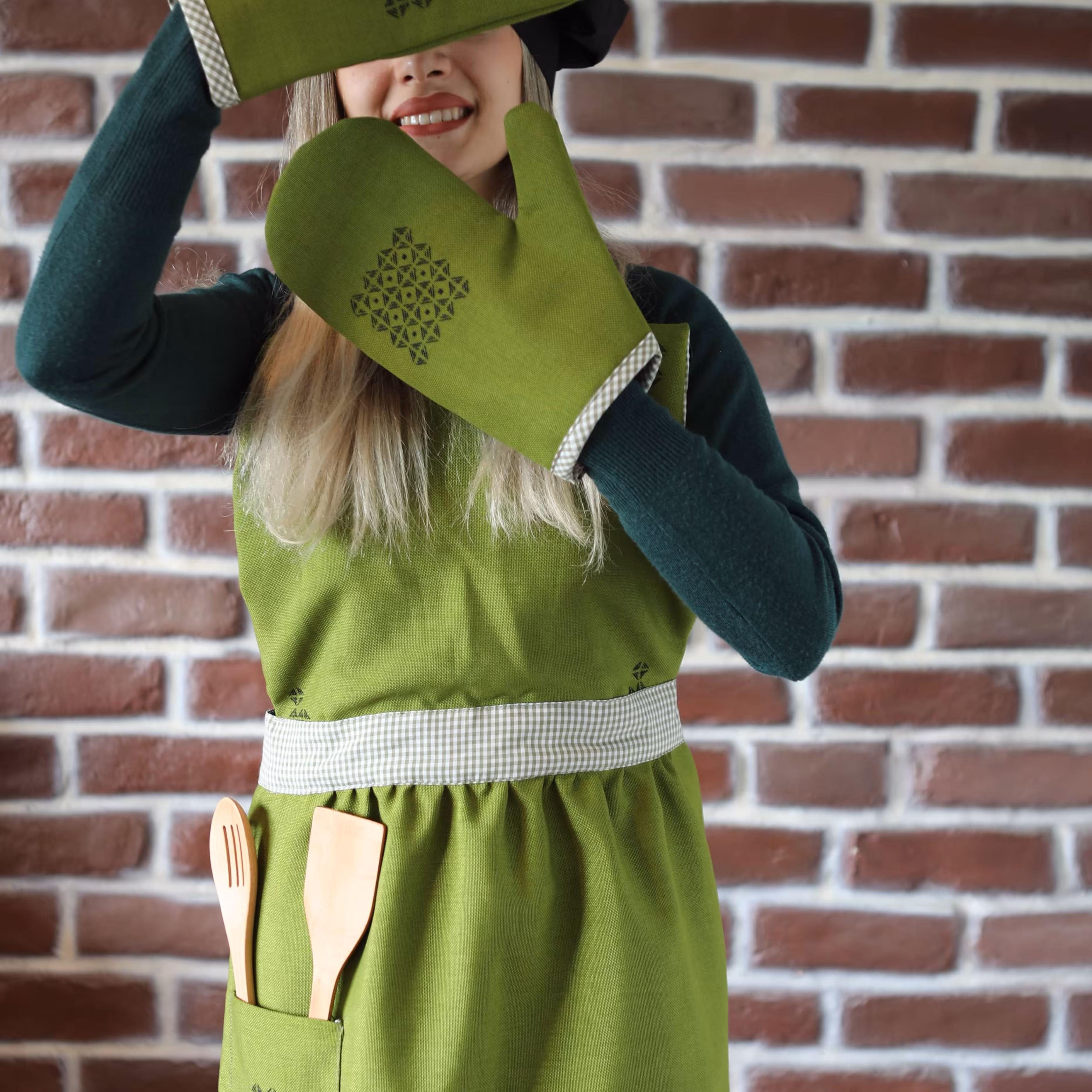 سرویس آشپزخانه-5 تکه - سوزن دوزی-پارچه گاندی-نخ کاموای بلوچی