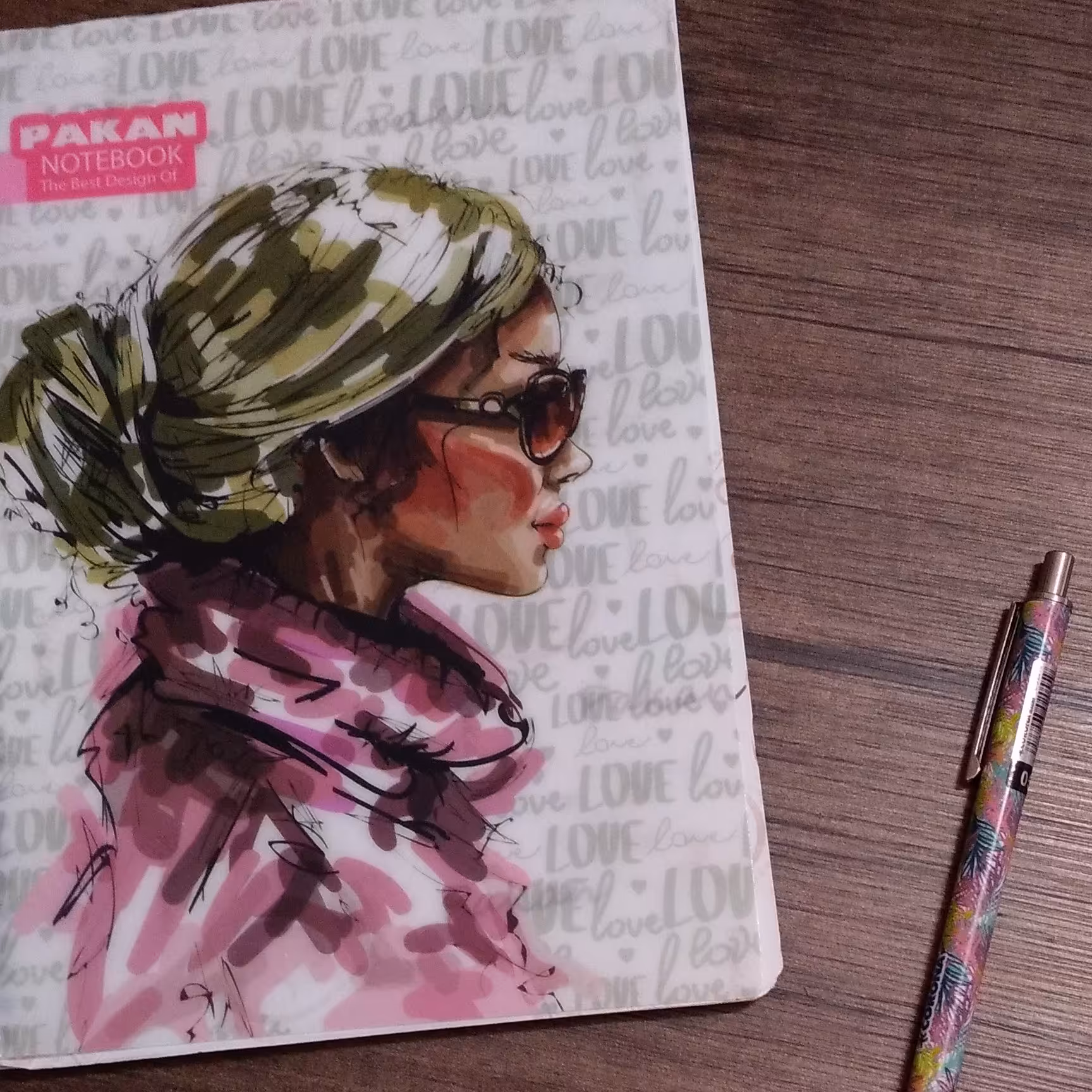 دفتر مشق 80 برگ سیمی طرح دختر جلد طلقی