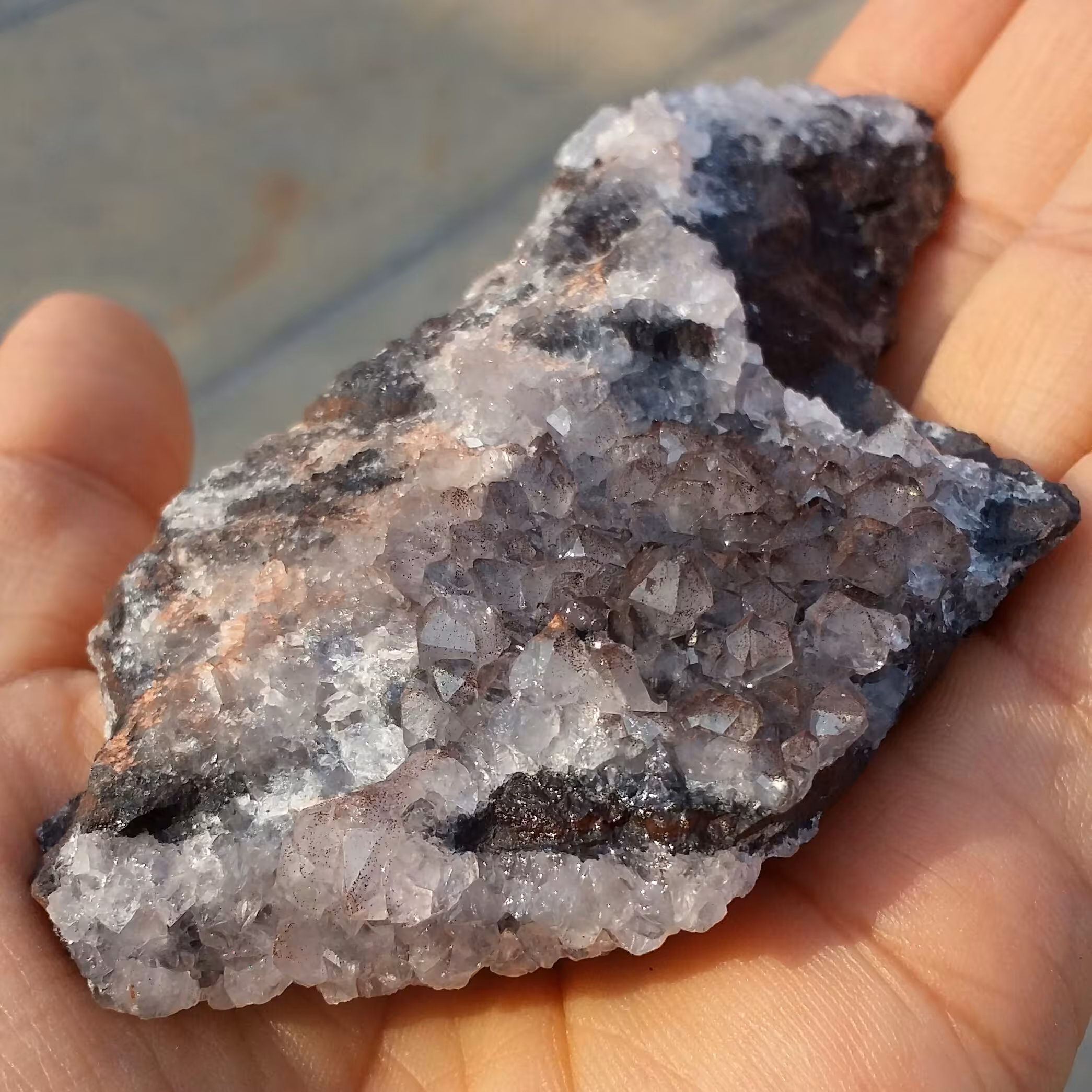 نمونه فوق کلکسیونی درشت کلسیت آنالیسم پر بلور  روی بستر 100 در 100 طبیعی شاهکار خلقت بی نظیر محشر و تک خارق العاده
کد