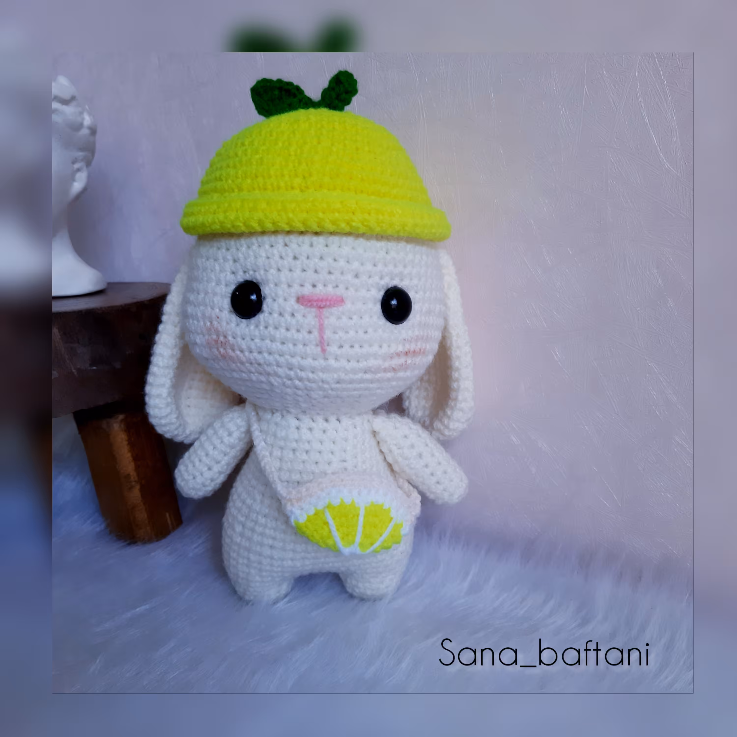 عروسک بافتنی خرگوش لیمویی بافته شده با نخ مرغوب وضدحساسیت مخصوص کودکان با رنگ زرد لیمویی