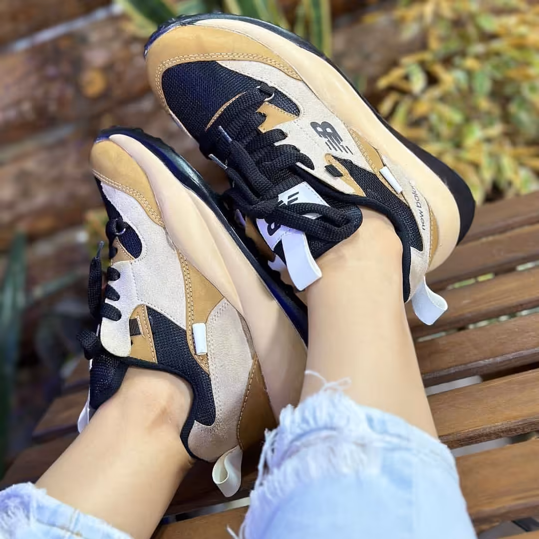 کتانی نیوبالانس ،مدل لژدار،سایز میانه ،رنگ کرم