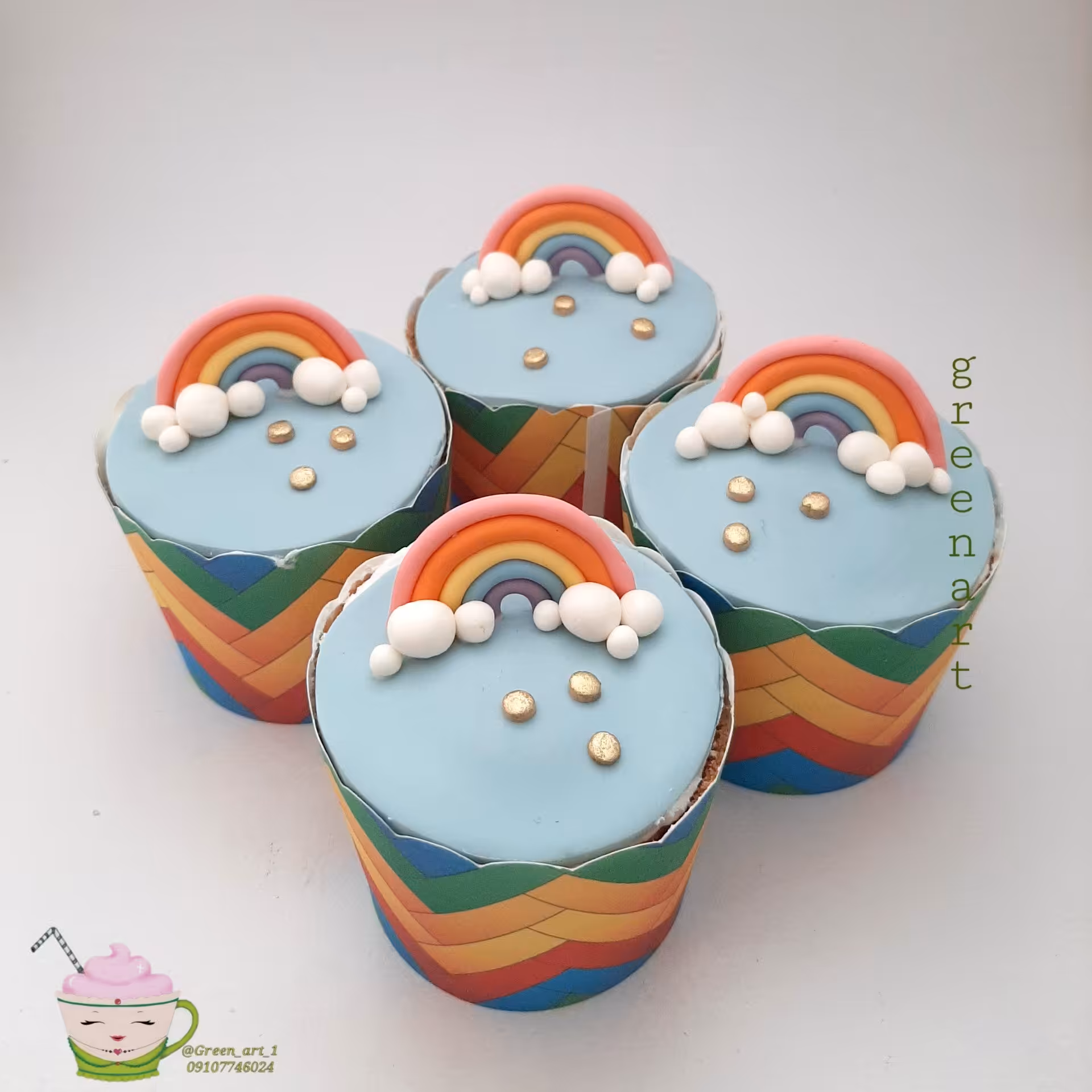 کاپ کیک رنگین کمانی