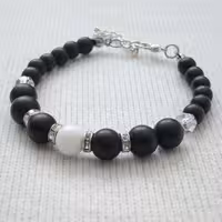 دستبند اسپرت با سنگهای اونیکس مات سفید و مشکی و کریستال شفاف 