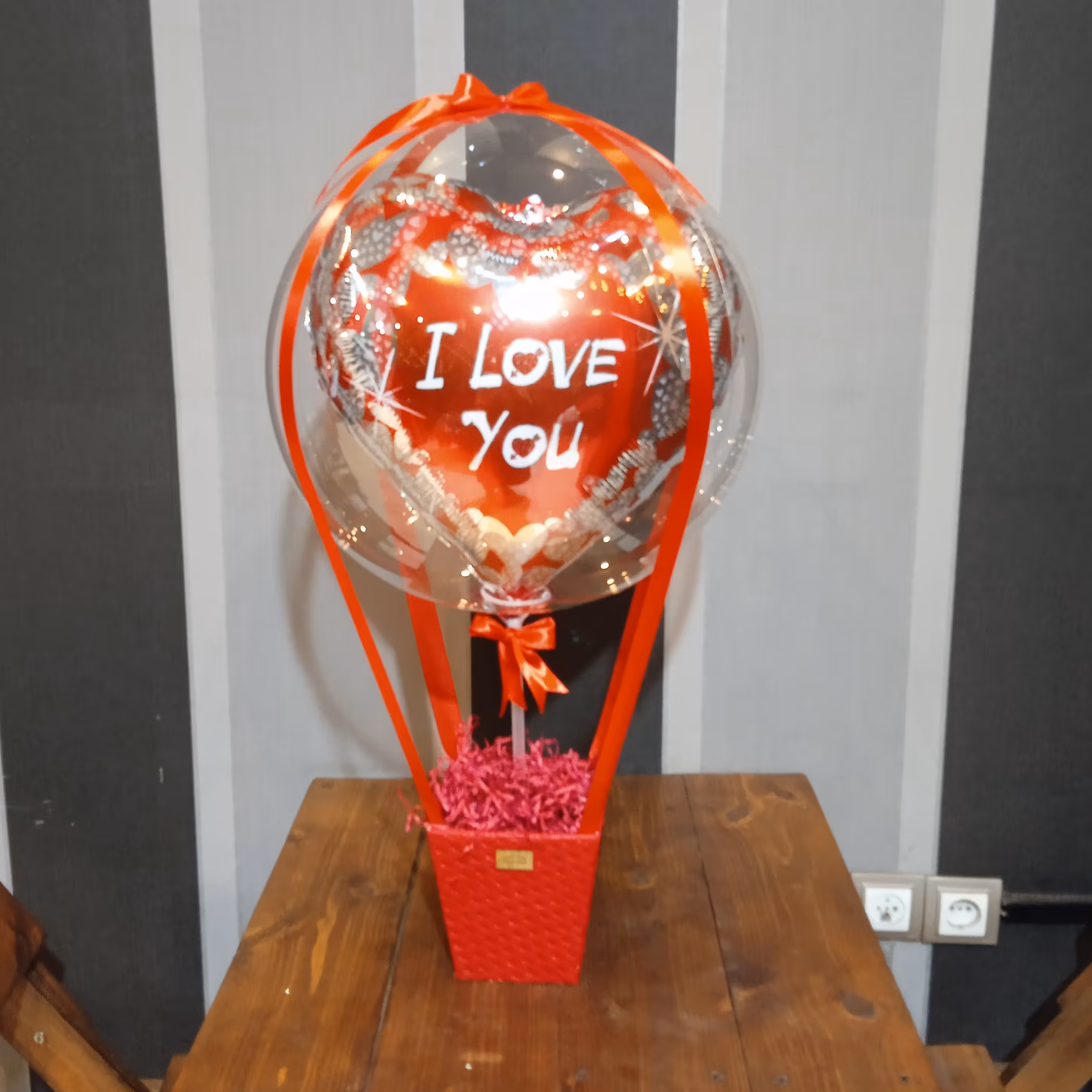 بالن ولنتاین،وزن تقریبا 350 گرم ،تک رنگ ،بوبو به همراه بادکنک فویلی