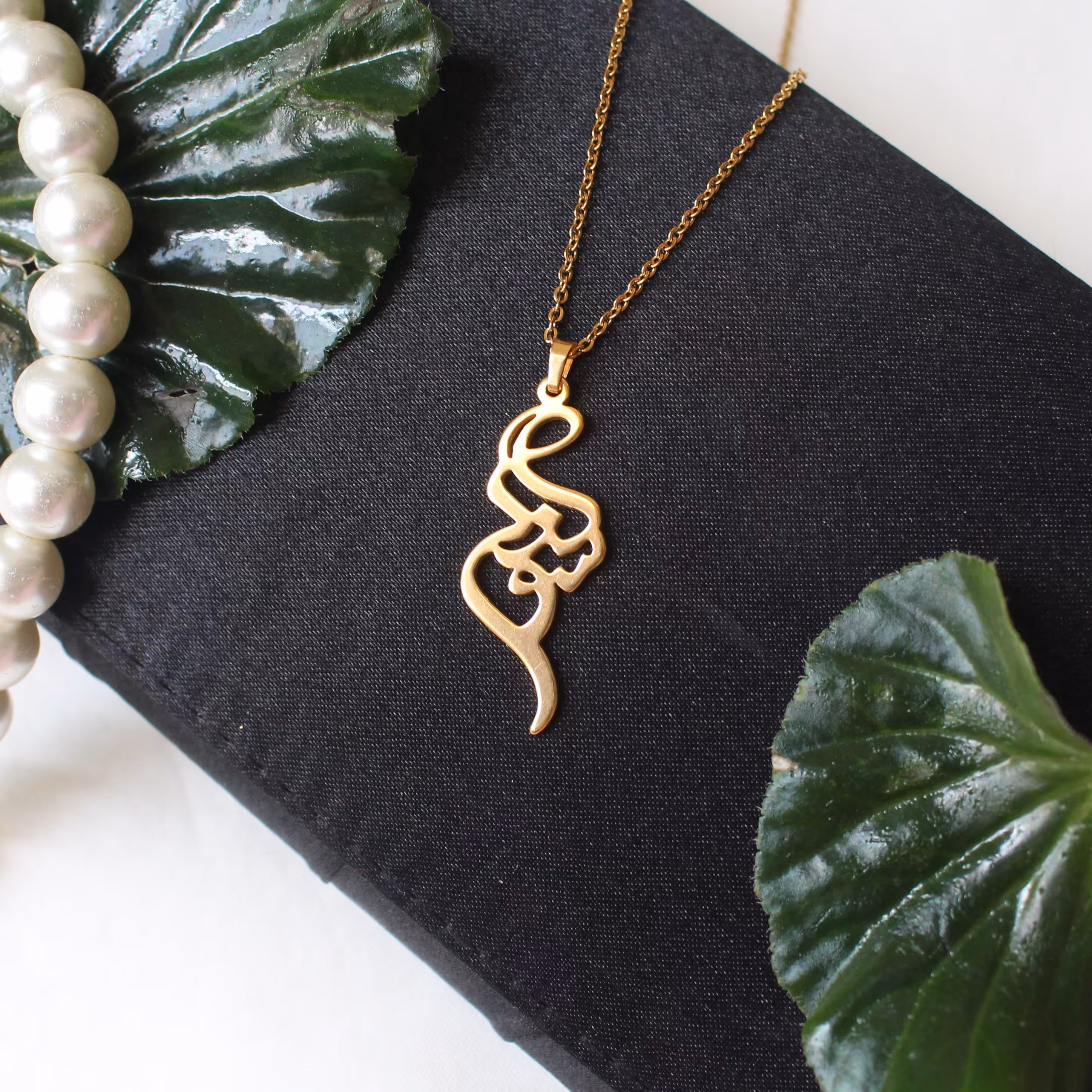 گردنبند اسم سوگند با پلاک اسم و زنجیر جنس استیل رنگ ثابت