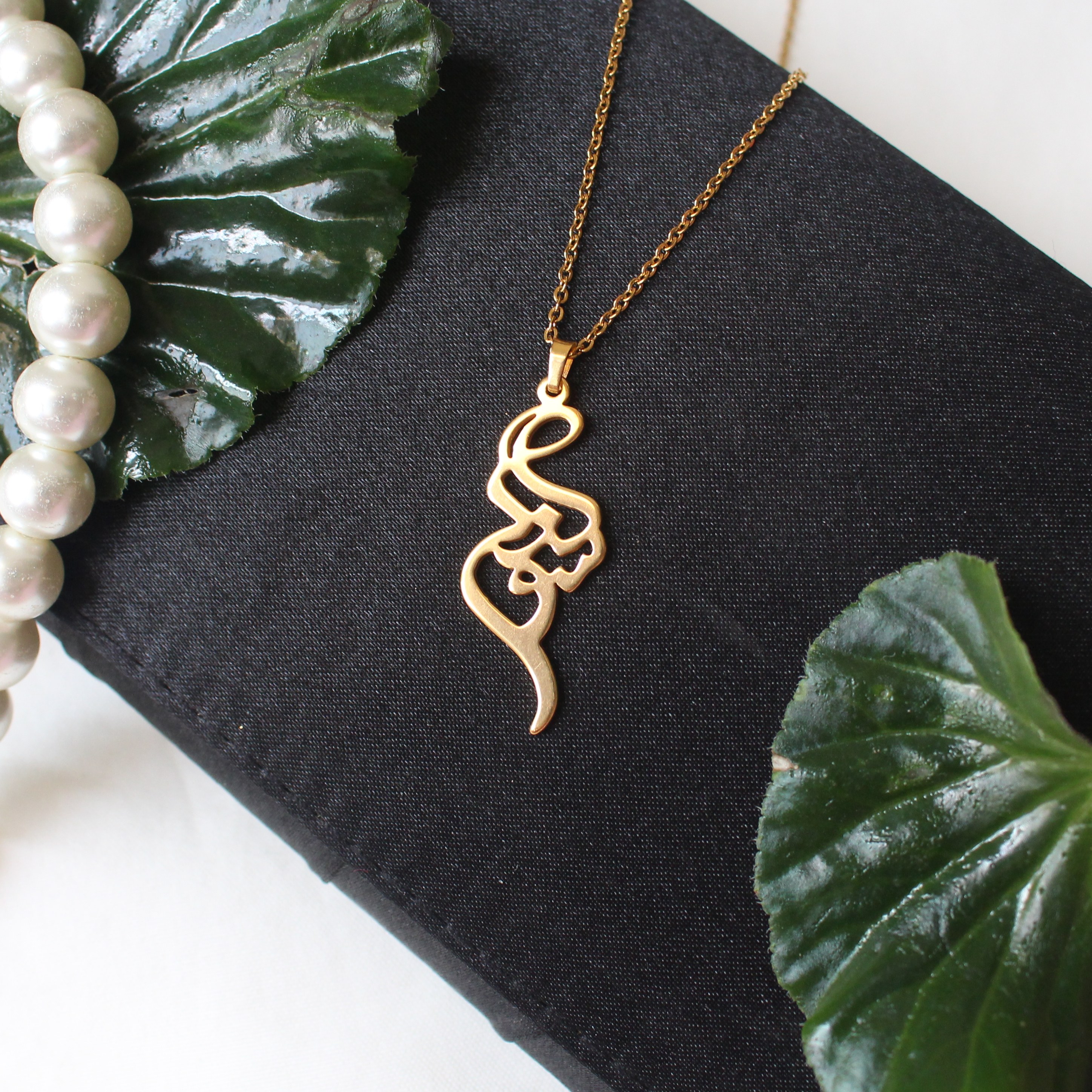 گردنبند اسم سوگند با پلاک اسم و زنجیر جنس استیل رنگ ثابت