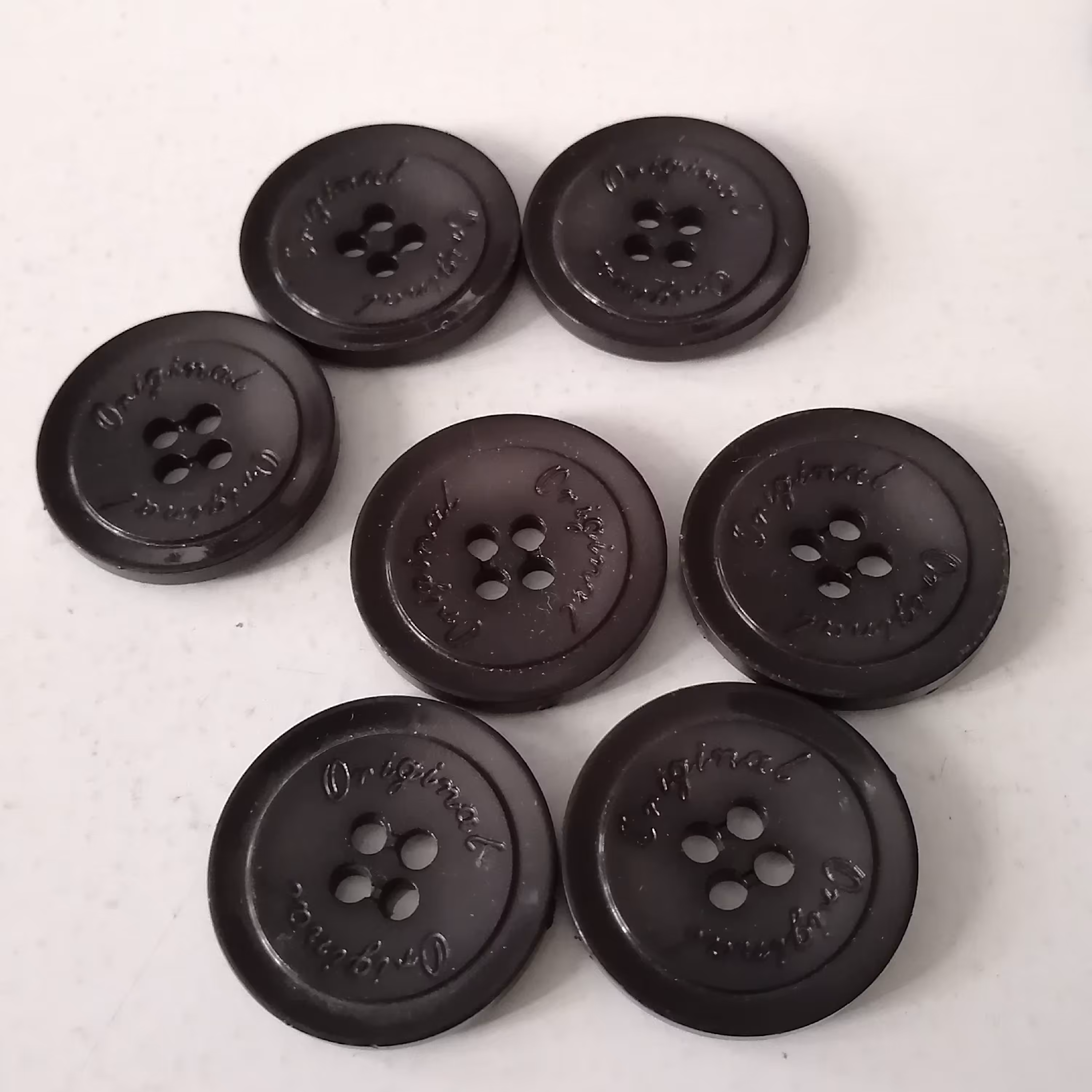 دکمه لباس گرد ساده مشکی در بسته 7 عددی 
