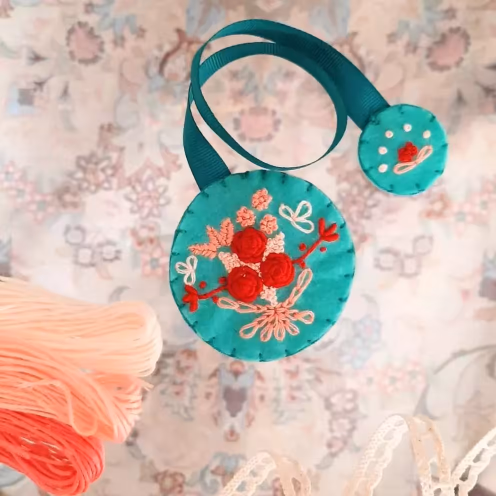 نشانگر کتاب نمدی، گلدوزی شده با دست |طرح چمستان|